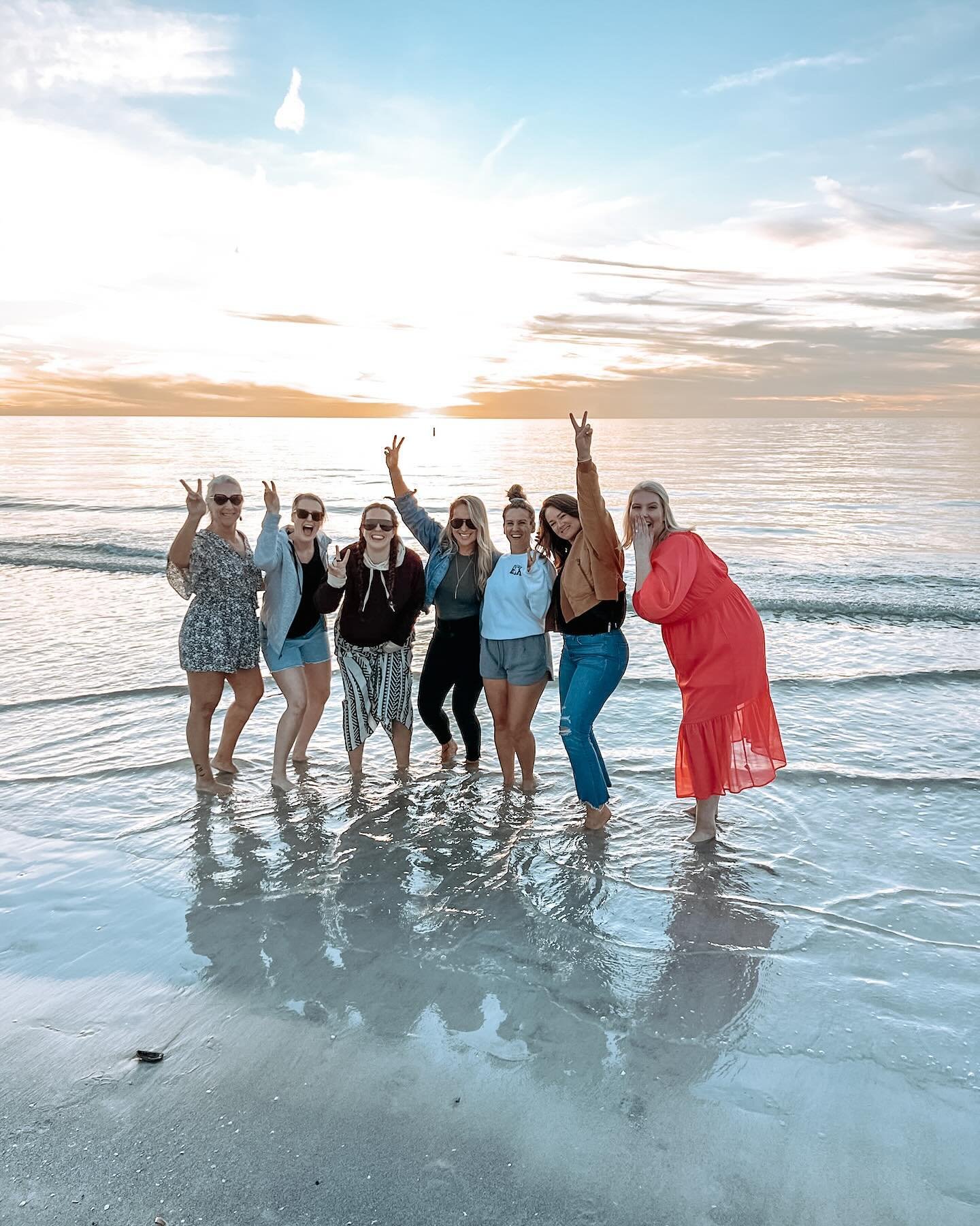 FAVE moments | 40th girls weekend 🥂👯&zwj;♀️🌴

I&rsquo;ve had this narrative for a long time that I&rsquo;m a bad &ldquo;girl&rdquo; friend. Pair that with my biggest fear being abandonment and I wore &ldquo;independent woman&rdquo; as a badge of h