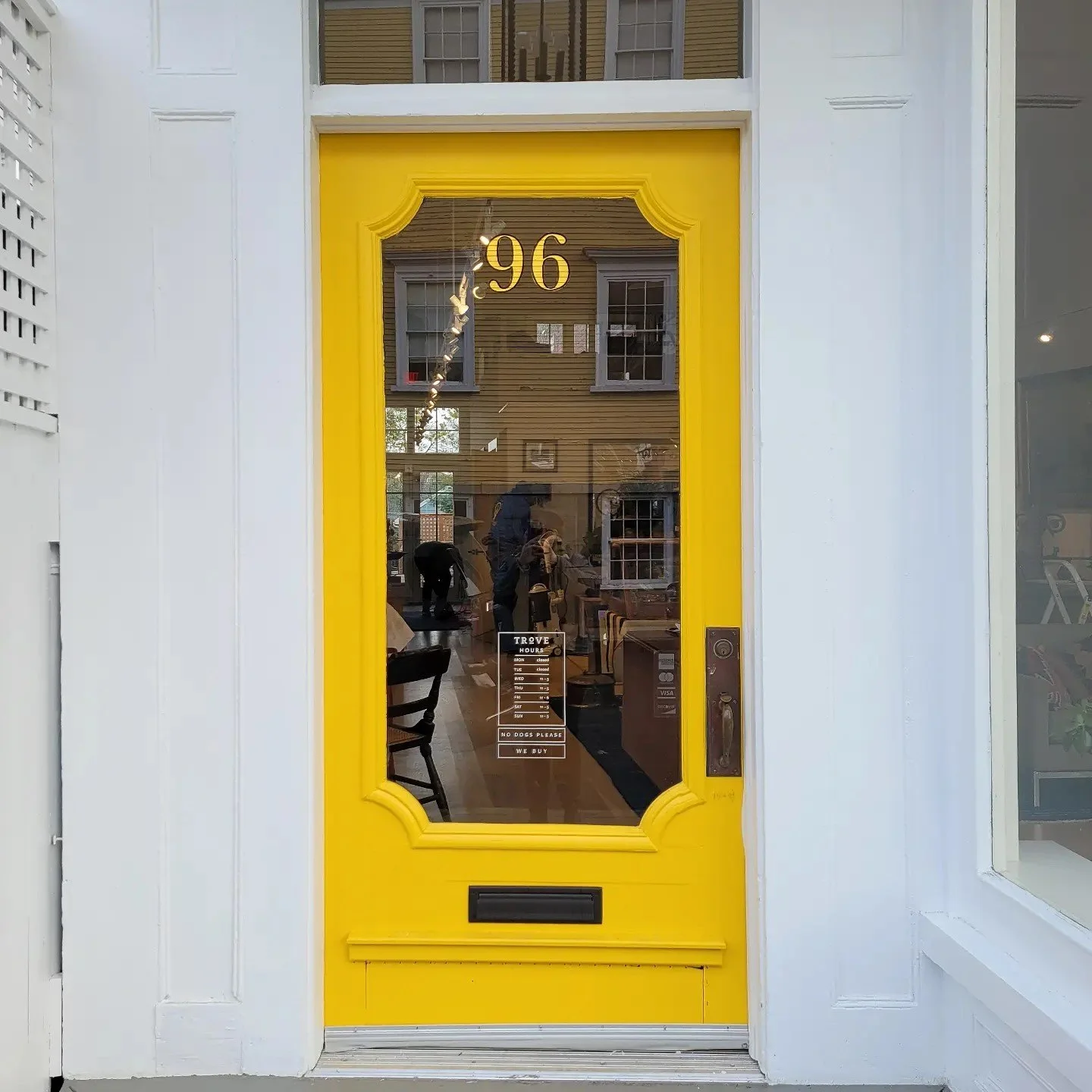 painted-lady-sign-co-trove-marblehead-gold-leaf-door-1.jpg