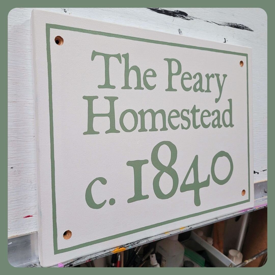 Don't miss out on the perfect holiday present - personalized house plaques! 🏡 Available in various shapes, sizes, and colors. Head over to my @Etsy store to browse through the available choices and make your purchase! 🎁⁠
⁠
Make sure to order early 