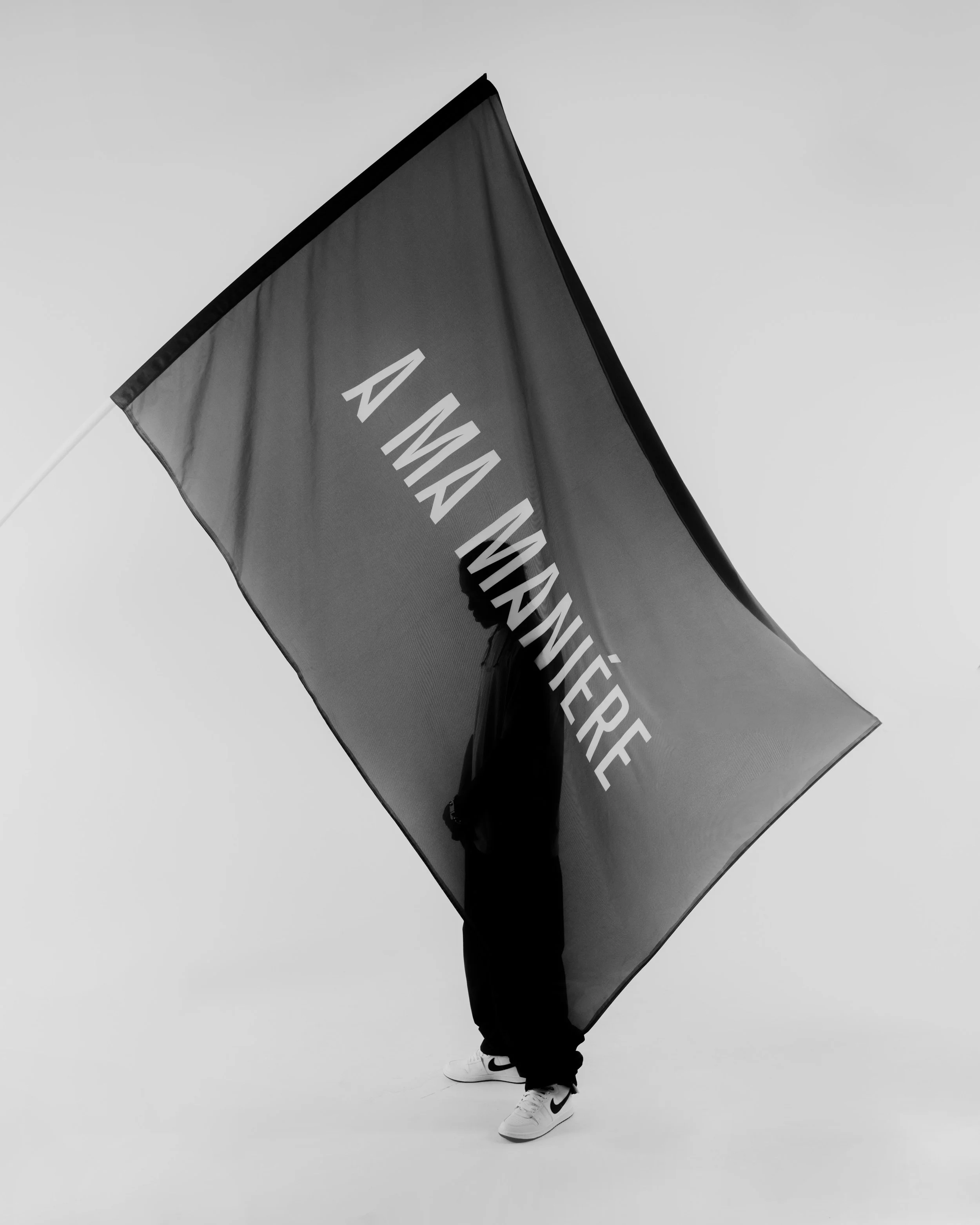 A Ma Maniére Airship "White/Black"