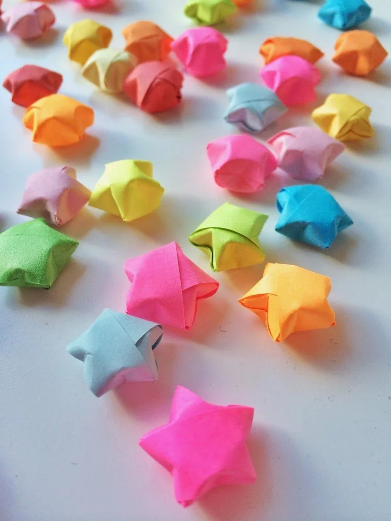 origami-lucky-stars-craft-768x1024.jpg