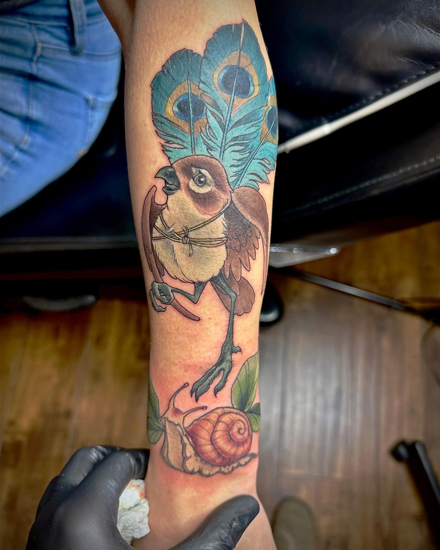 Dress up time! Love this sweet little birdie. 

#tattoo #tattoooftheday #bird #birdtattoo #ohiotattooer #ladytattooer #colortattoo #neotradtattoo #peacockfeather