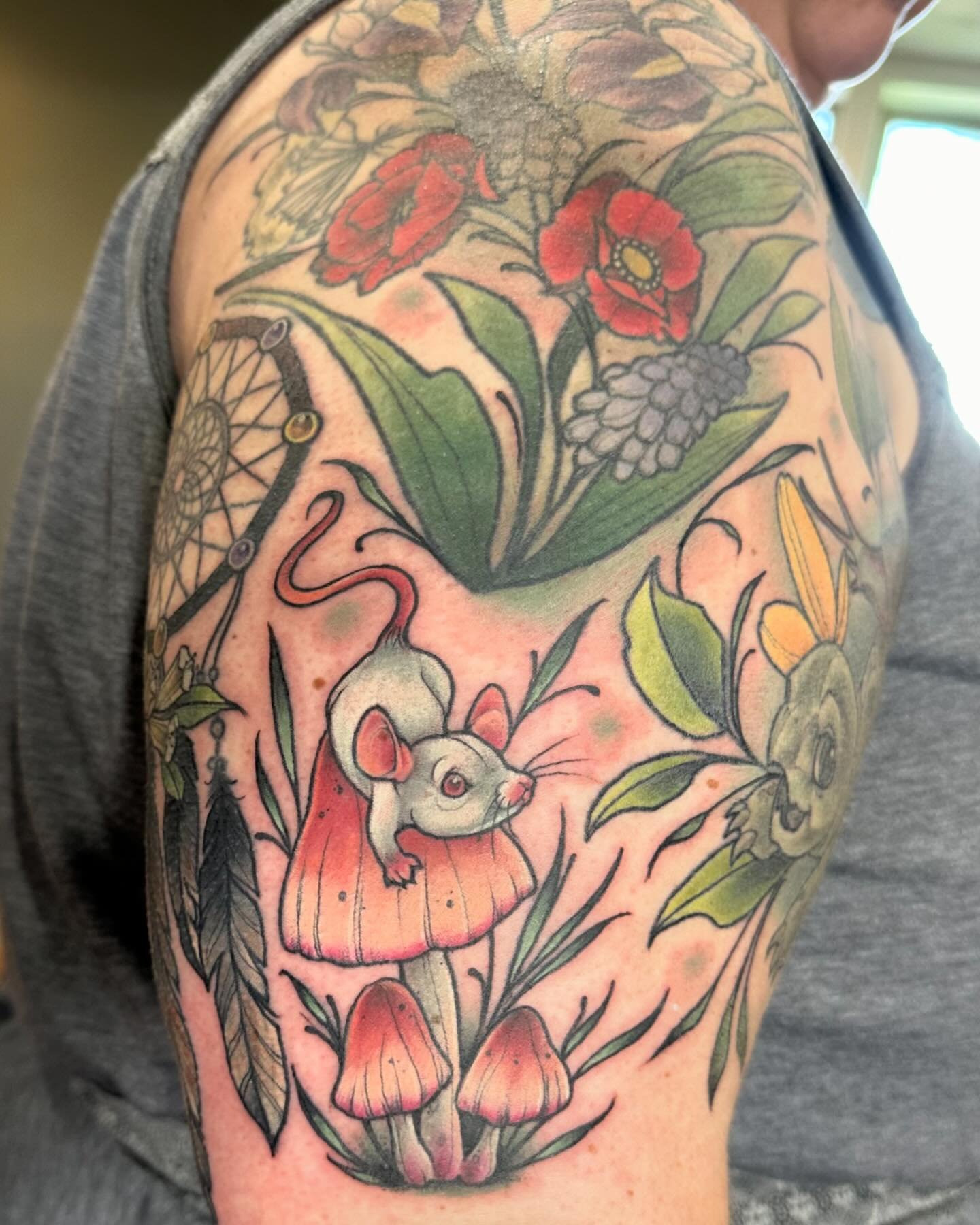 Rounded out this half sleeve with this cute little mouse!