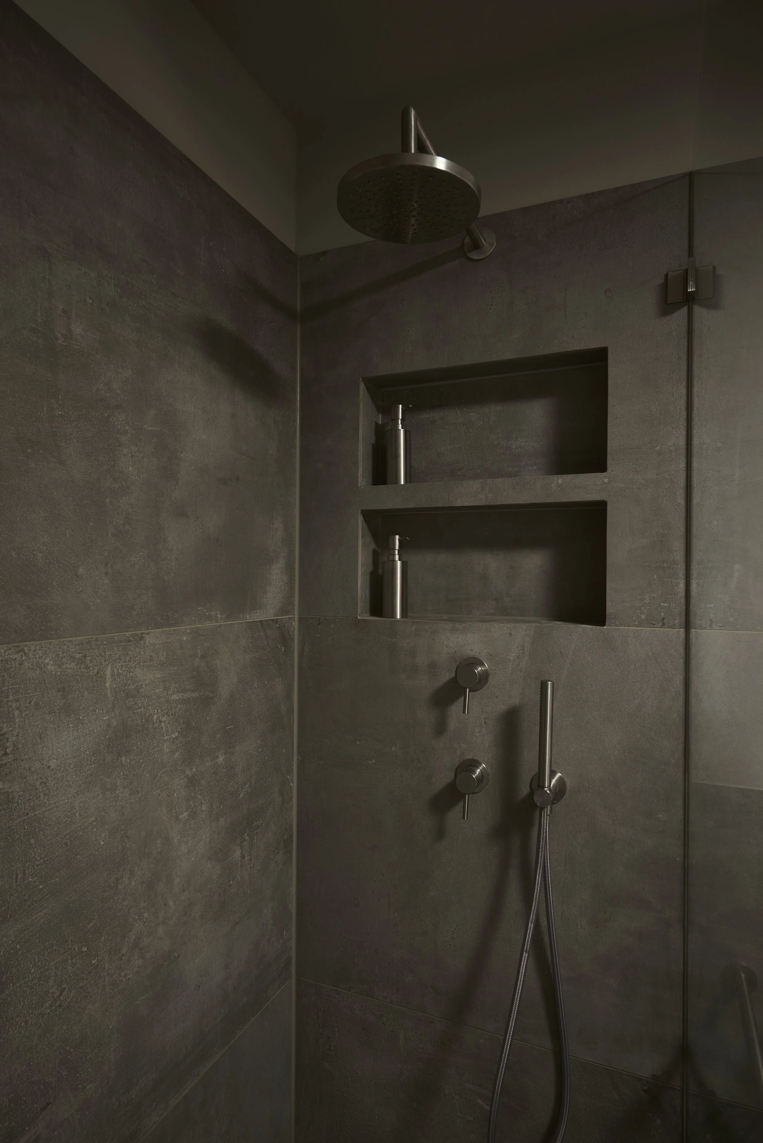 Dusche dunkelgrau Regenbrause Wandfächer Duscharmaturen Edelstahl