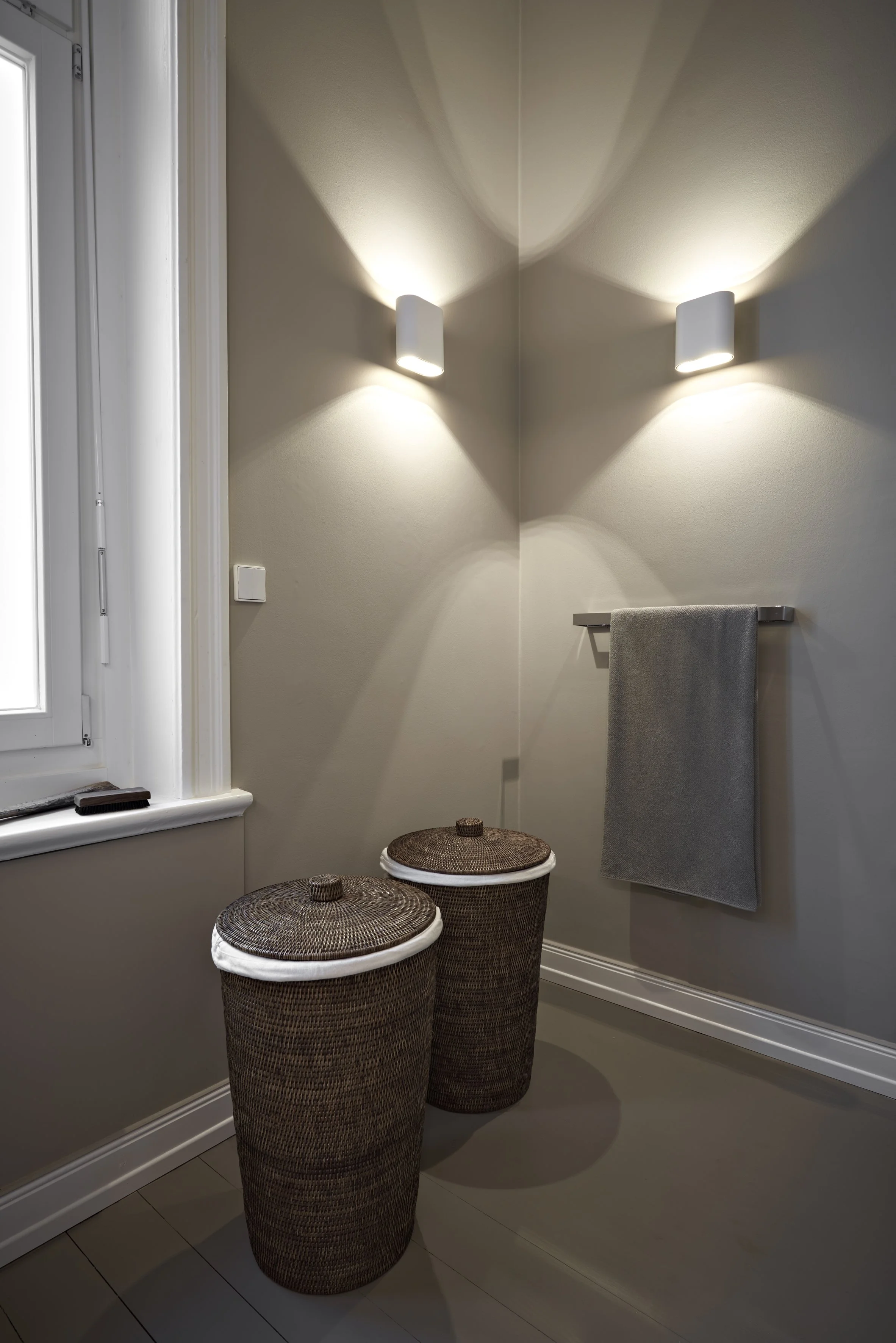 Badezimmer Accessoires Deco Walther Wandleuchten Modular Altbau Holzboden lackiert