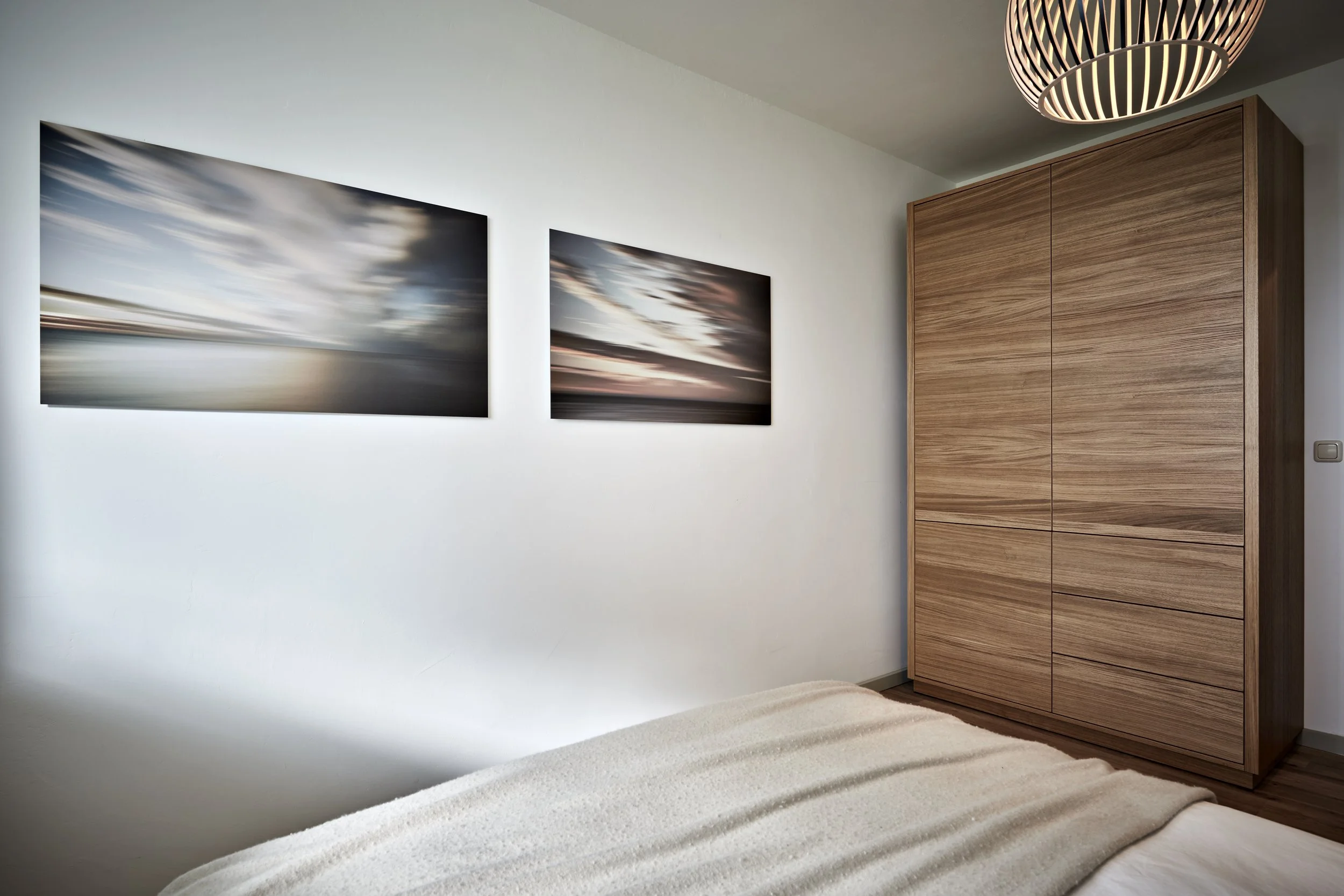 Schlafzimmer beige Kleiderschrank Eiche Fotokunst 