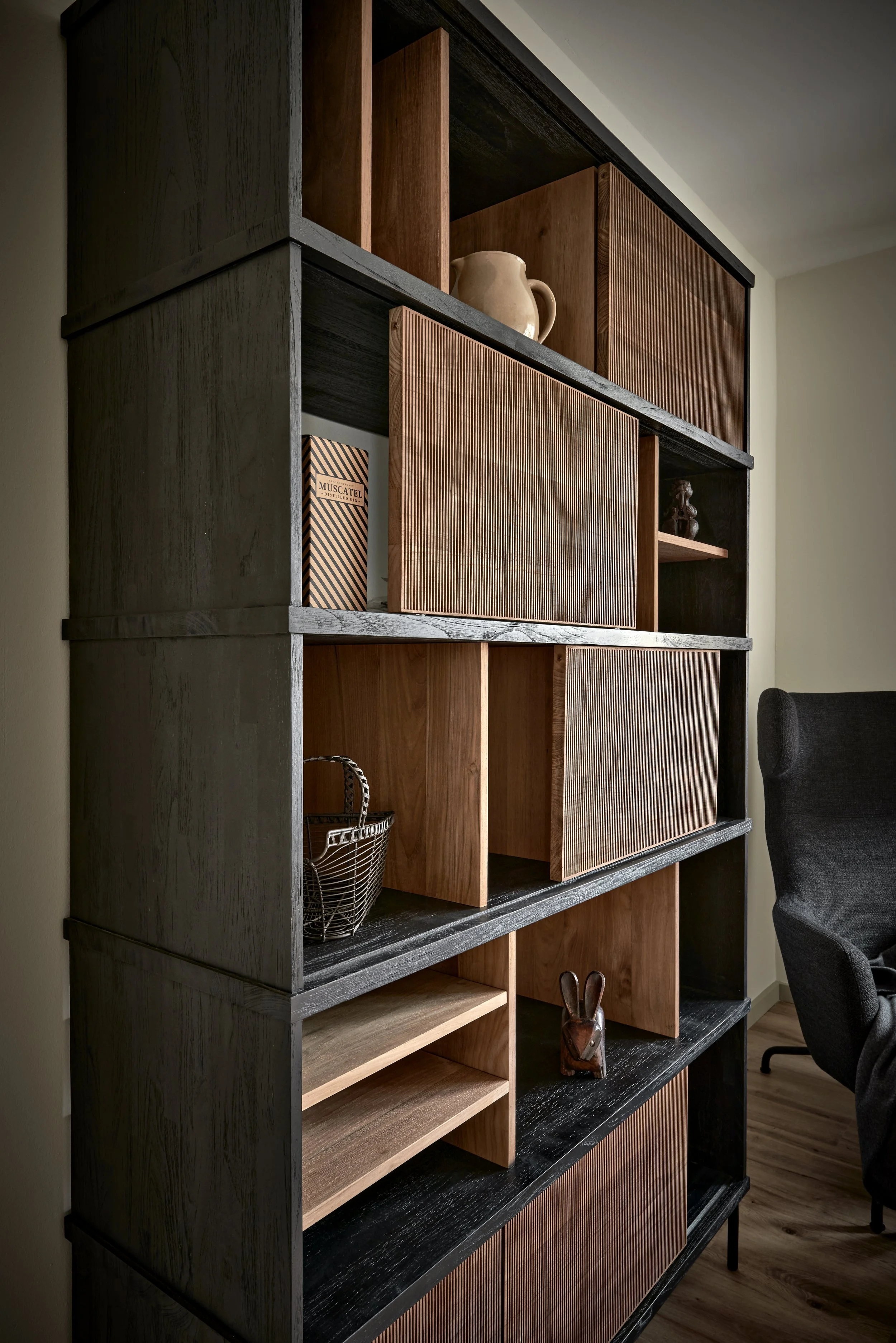 Schrank Regal Teakholz schwarz Ethnicraft 