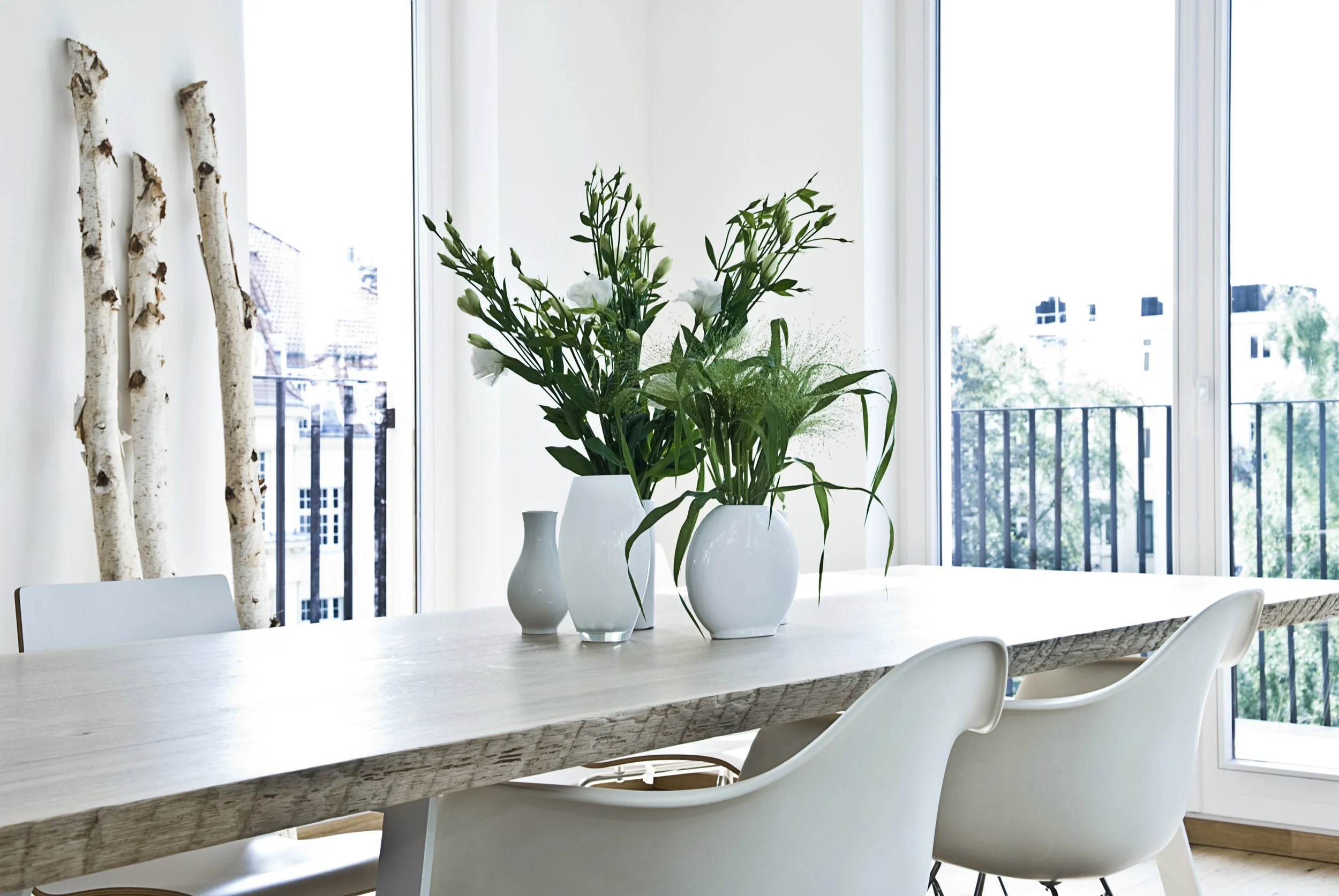 Esstisch Eiche Stühle Eames weiss Dekoration 