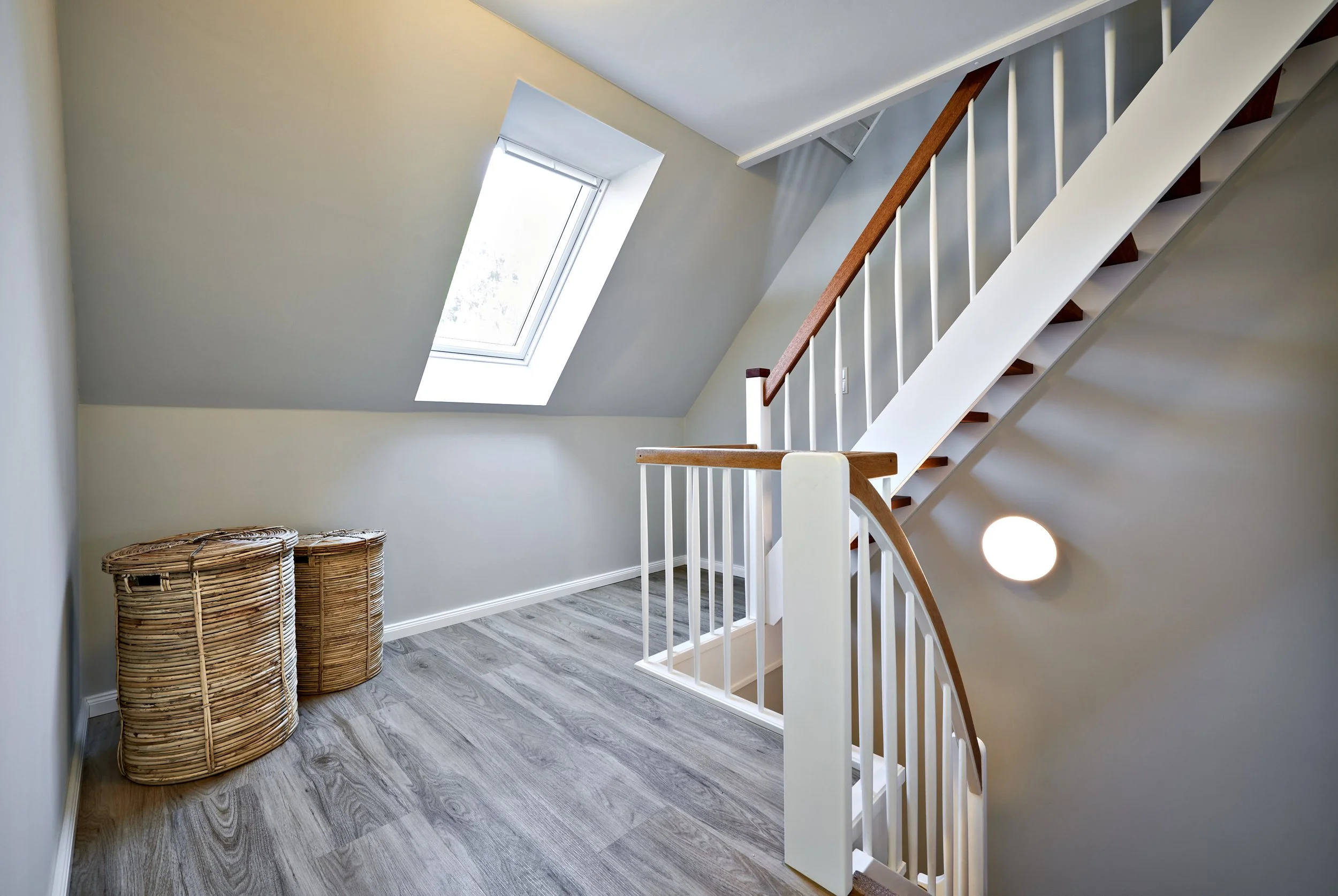 Flur Treppenaufgang Dekoration Holzboden Holztreppe