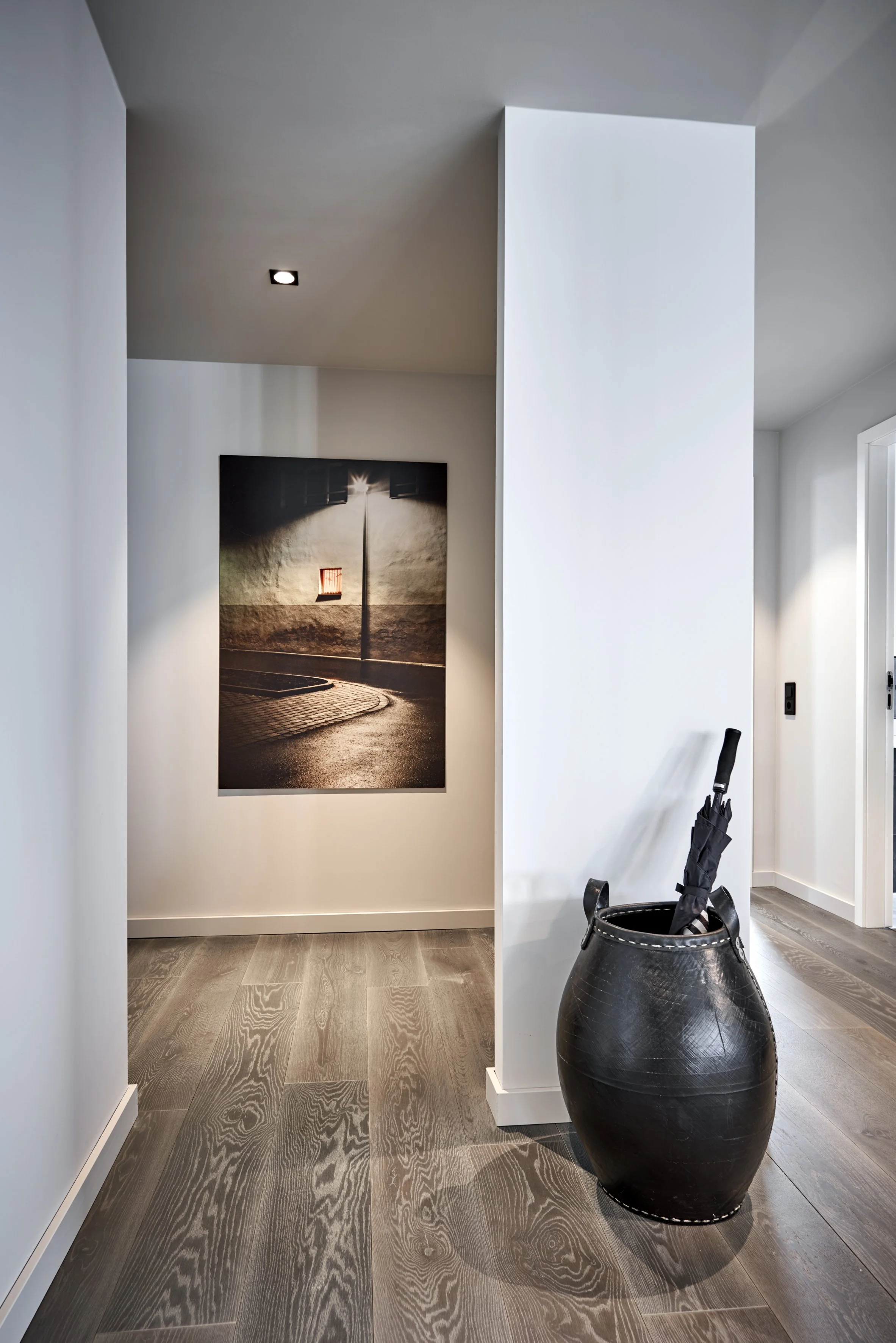 Flur Parkettboden Fotokunst Schirmständer Leder schwarz