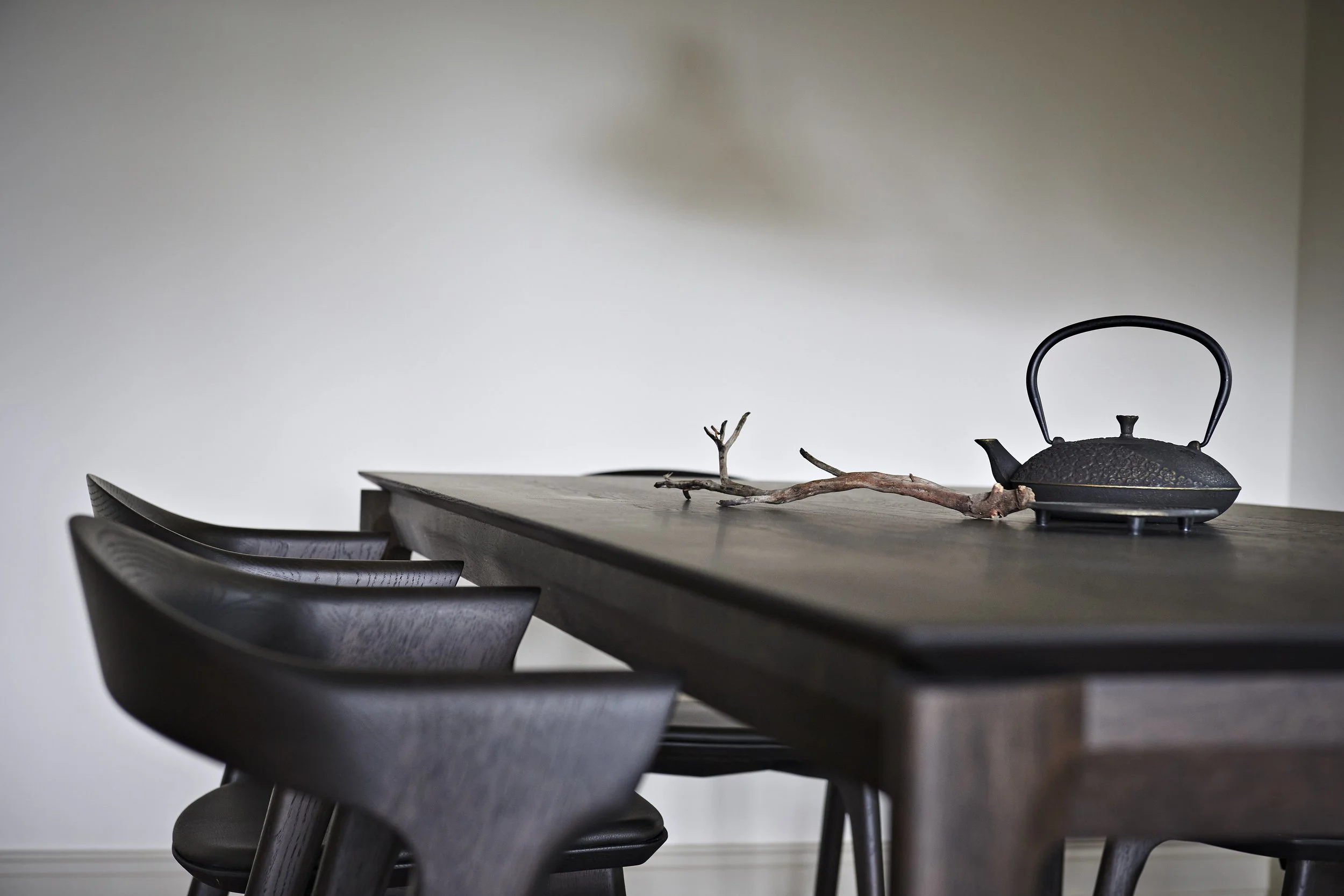 Tisch Stühle Bok dunkelbraun Ethnicraft Landhausstil Dekoration Zen