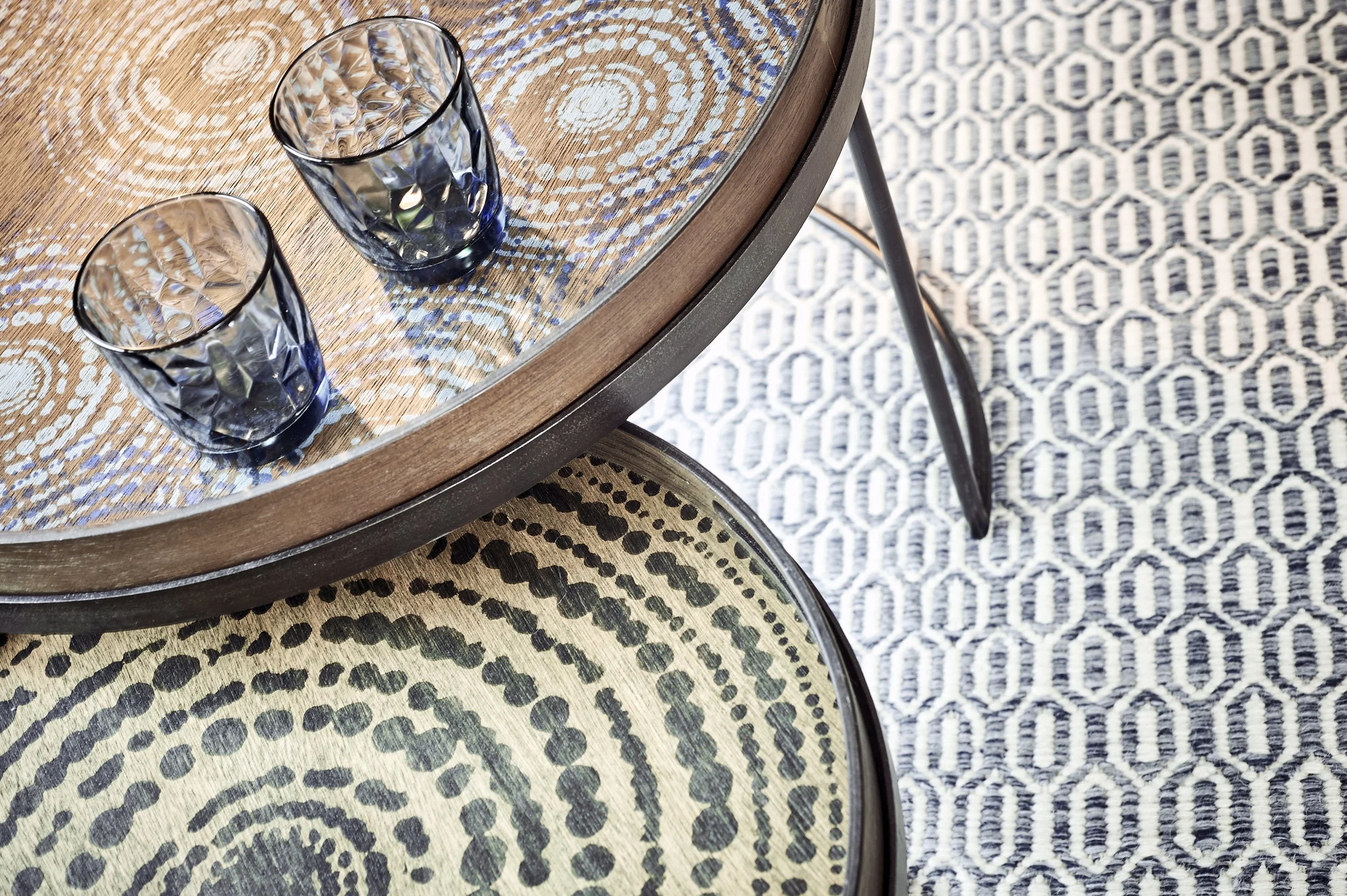 Sofatische rund gemustert Ethnicraft Teppich miinu blau gemustert