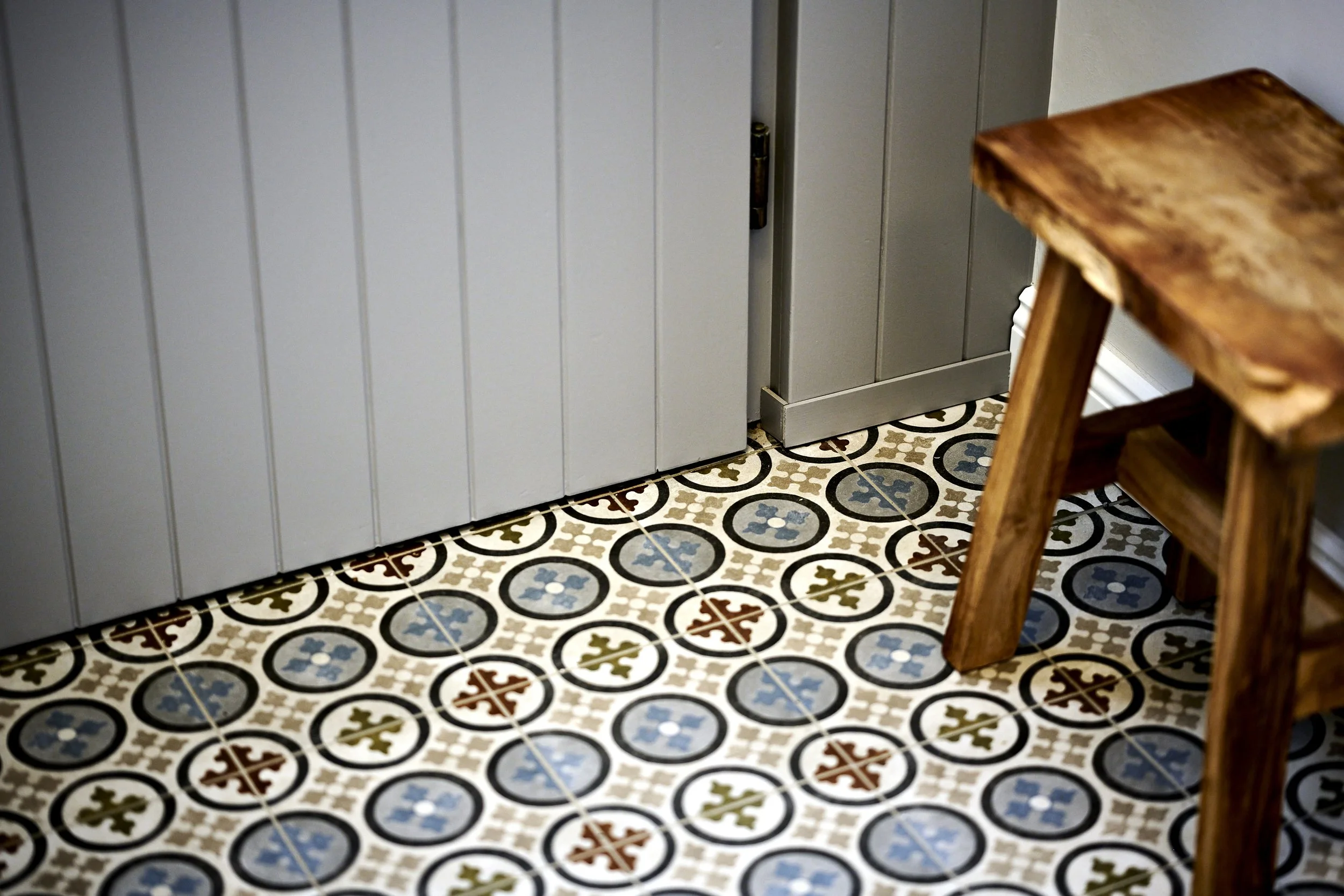 Eingang Bodenfliesen bunt Landhausstil