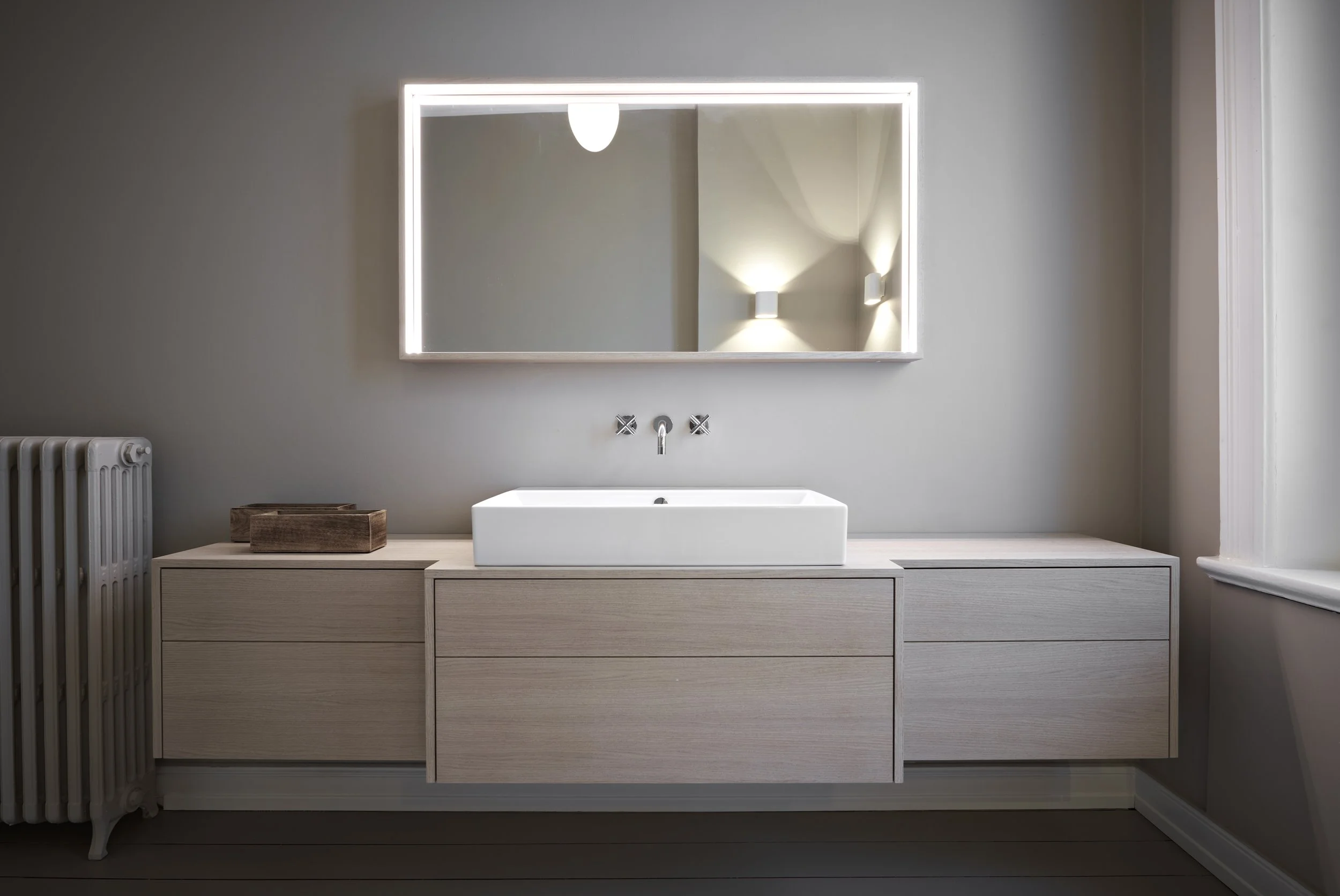 Waschtischanlage Aufsatzwaschbecken Holz Tischleranfertigung