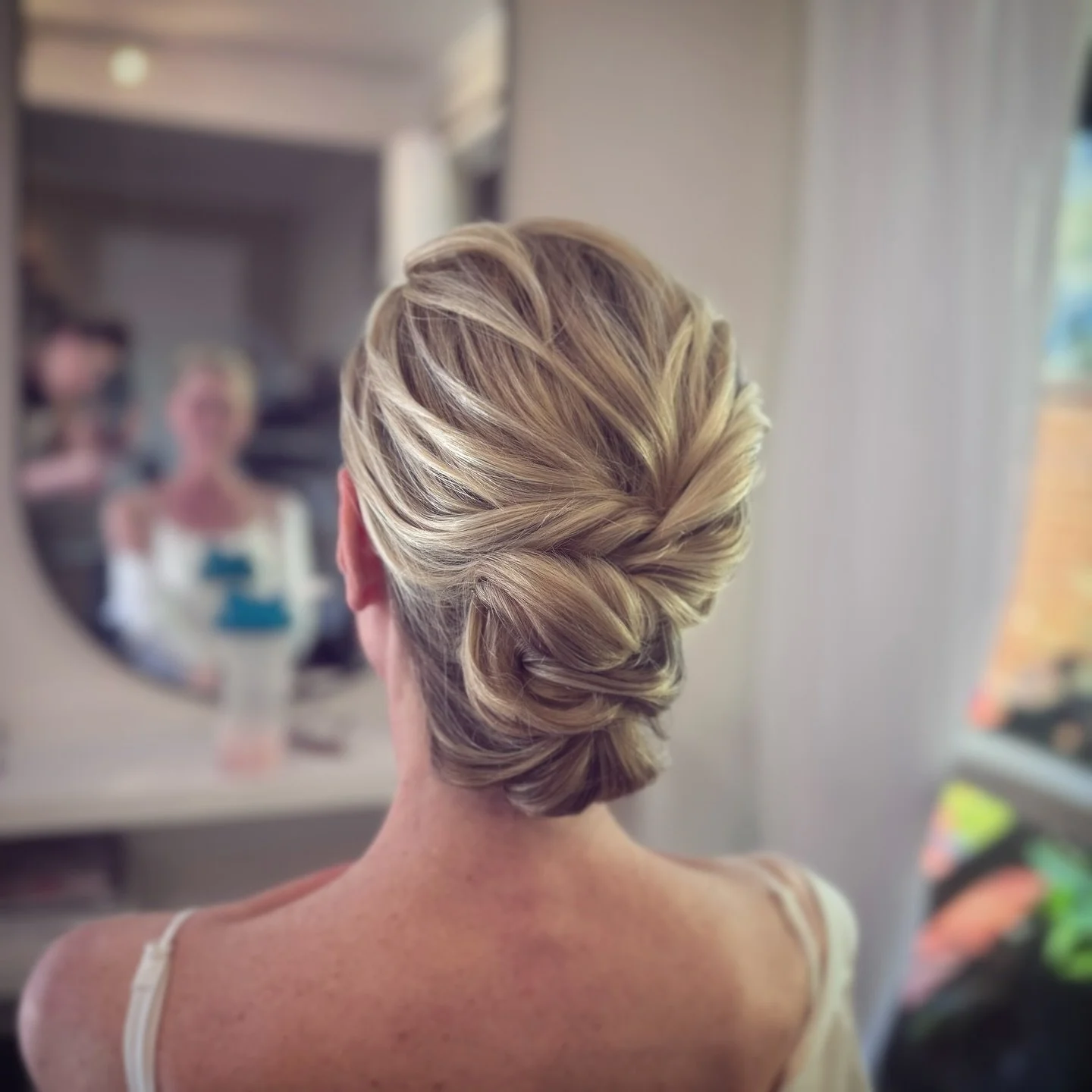 🍾🥂Effortlessly Chic for the Summer 💎

Looking for a sophisticated yet easy-to-maintain look this season? My signature low bun is the epitome of elegance&mdash;clean, textured, and perfect for any occasion. Whether it&rsquo;s a special event or a c