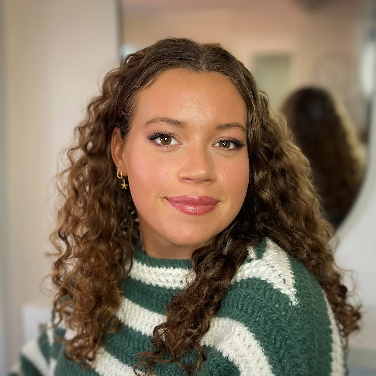 ✨ Effortlessly Flawless ✨

Ready to look like the best version of yourself for your next big event? My &ldquo;No Makeup&rdquo; Makeup look is all about enhancing your natural beauty for that fresh, glowing, and sophisticated vibe. Perfect for school 