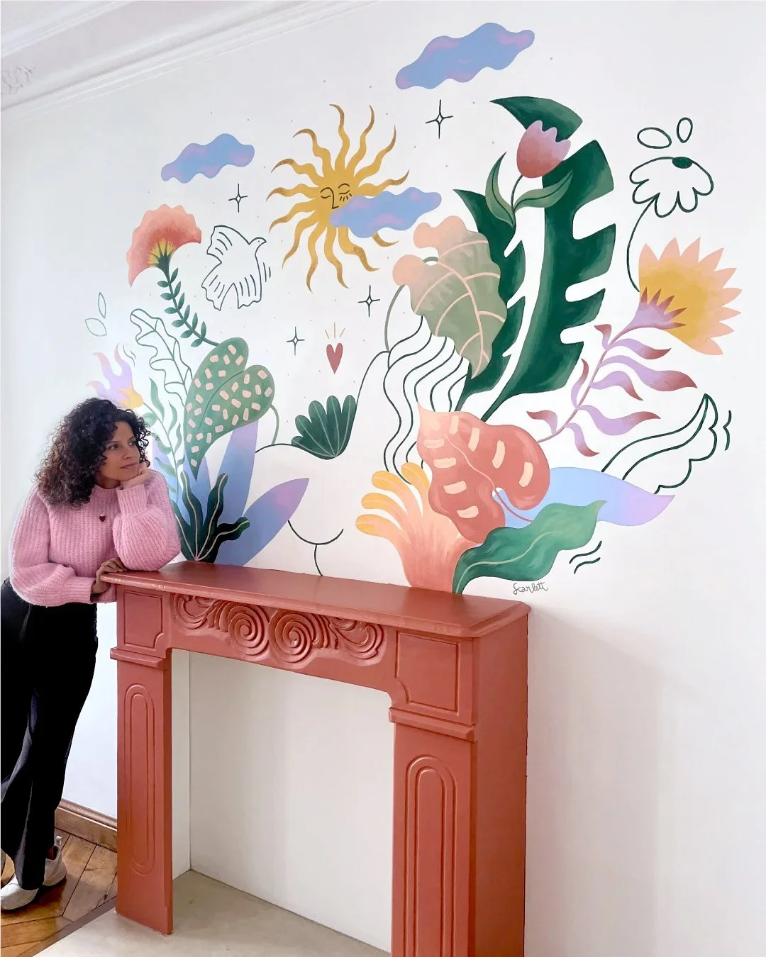 Scarlett Ouziel, directrice artistique et illustratrice freelance.
J’ai commencé mon activité en tant que graphiste, avant de développer progressivement mon travail vers la direction artistique et l’illustration.