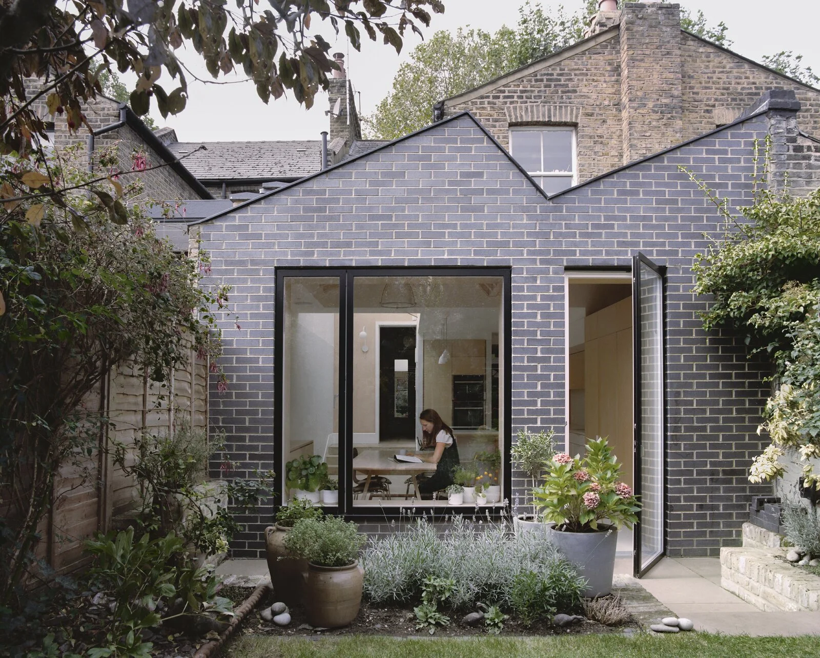 LONDON LOVES: The Zig-Zag Roof House