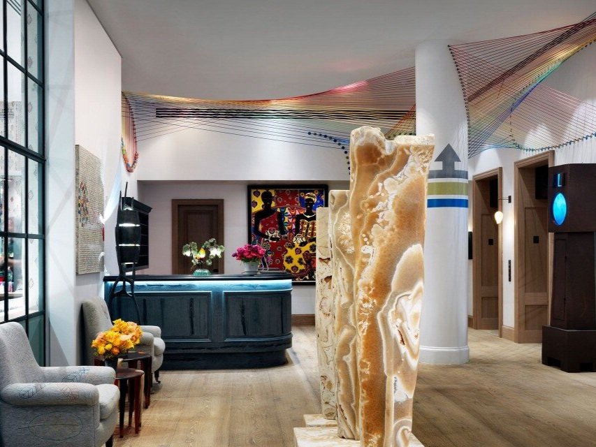 the-whitby-hotel-lobby-reception-art-sculptures-interior-m-02-x2-1.jpg