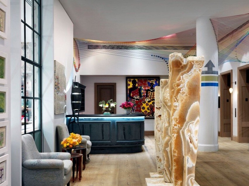 the-whitby-hotel-lobby-reception-art-sculptures-interior-m-02-x2-1.jpg