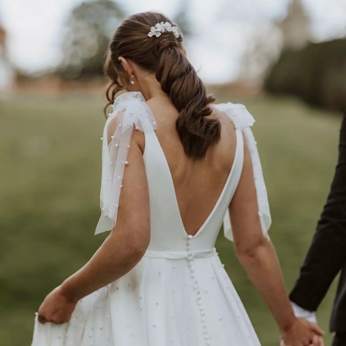 Wavy+ponytail+hairstyle+hampshire+wedding.jpg