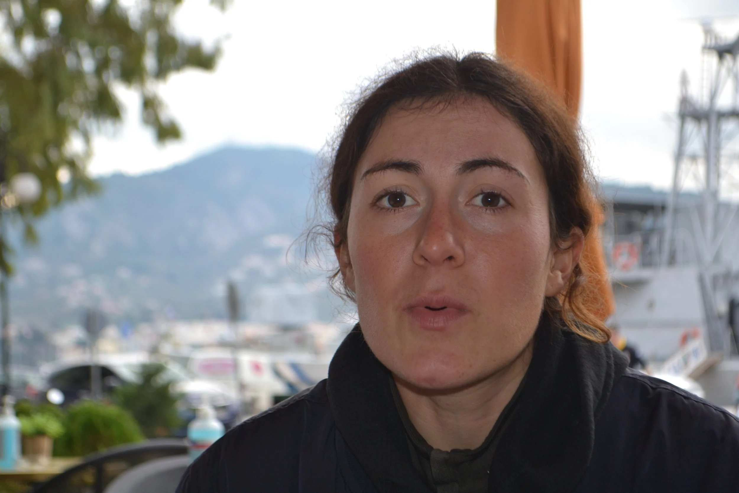  Estelle, French volunteer for sports and wellness 