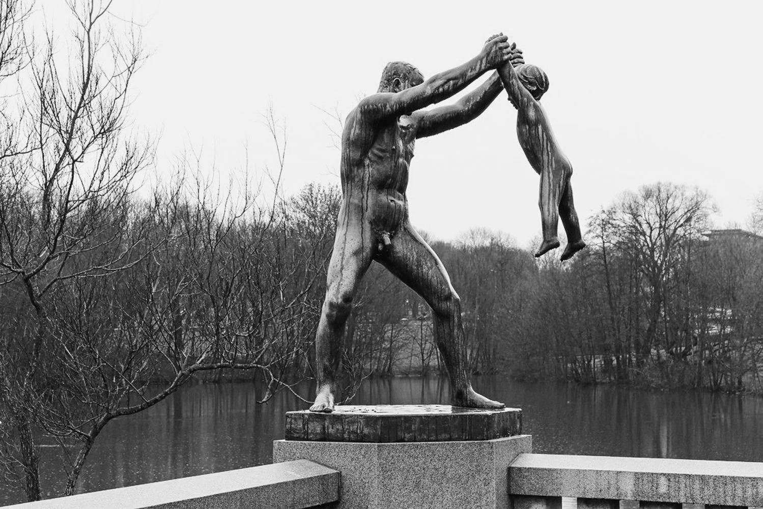 Frognerparken: Oslo's Urban Haven of Art, Nature, and Tranquility