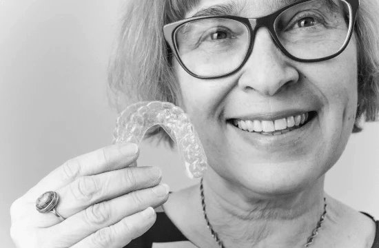 Tannskifting med Alderen: Årsaker, Risiko og Løsninger