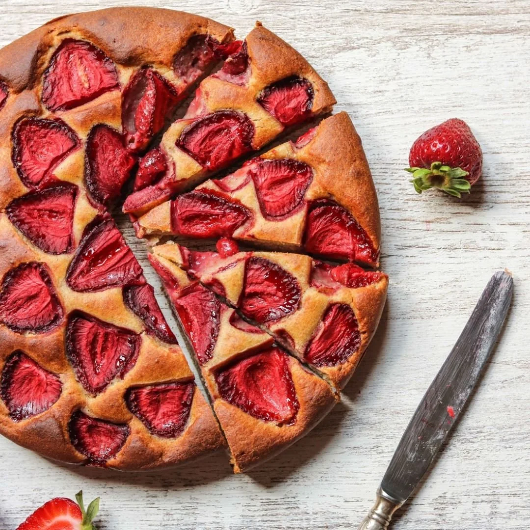 Banana and strawberry cake | Eat Shed Glow® sugar-free guilt-free dessert