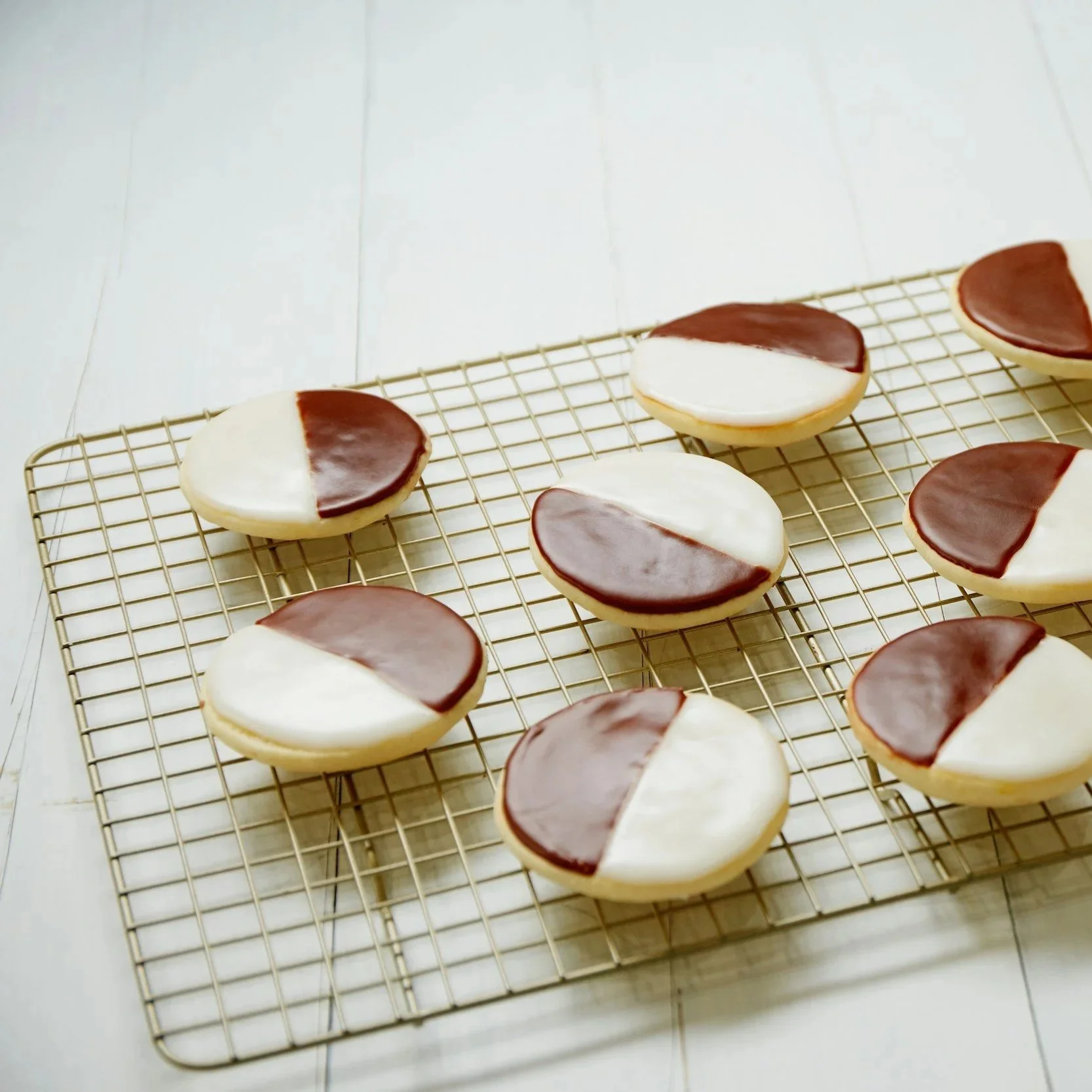 Sugar-free black and white cookies | Eat Shed Glow® guilt-free NYC dessert