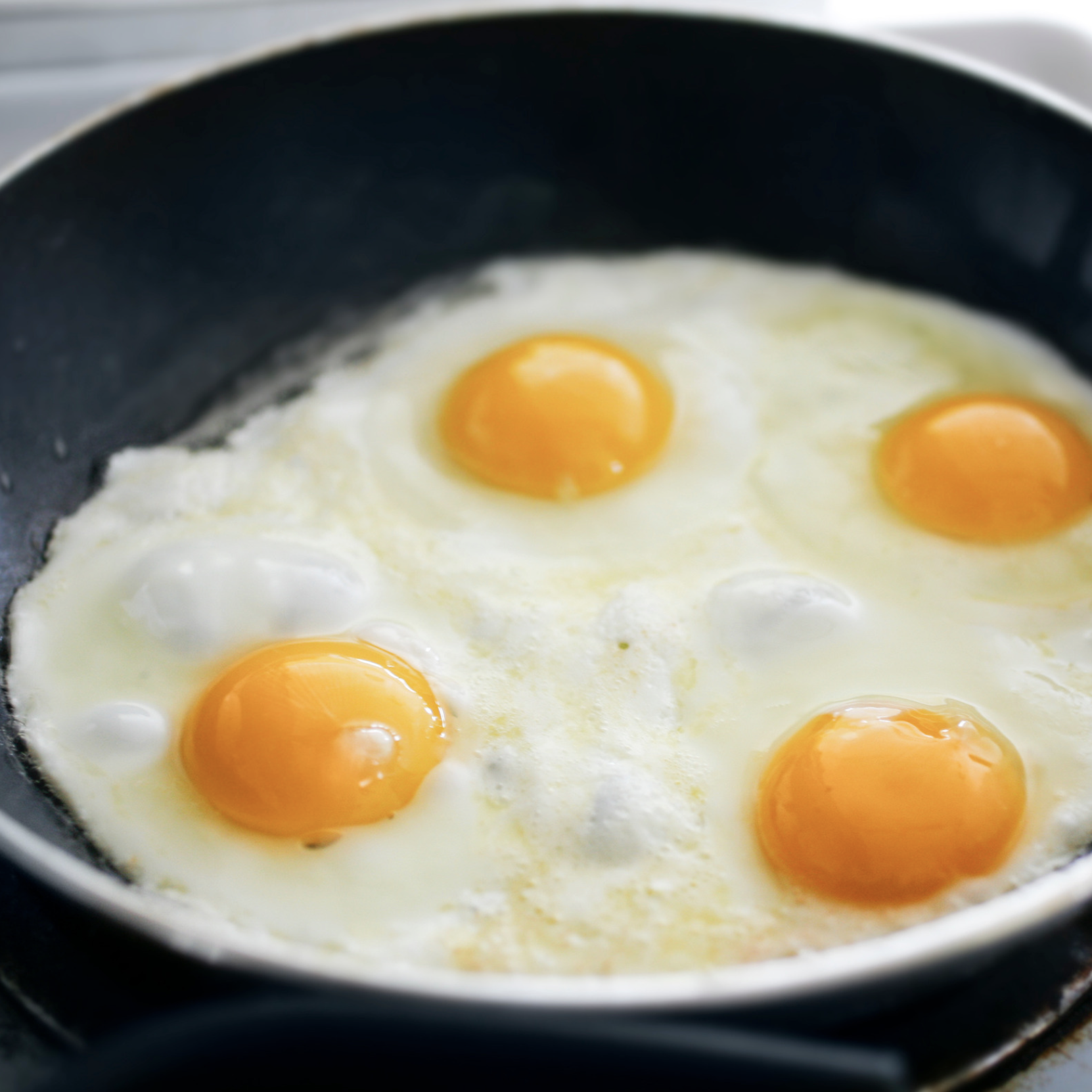 Healthy fried eggs | Eat Shed Glow® high-protein weight loss breakfast