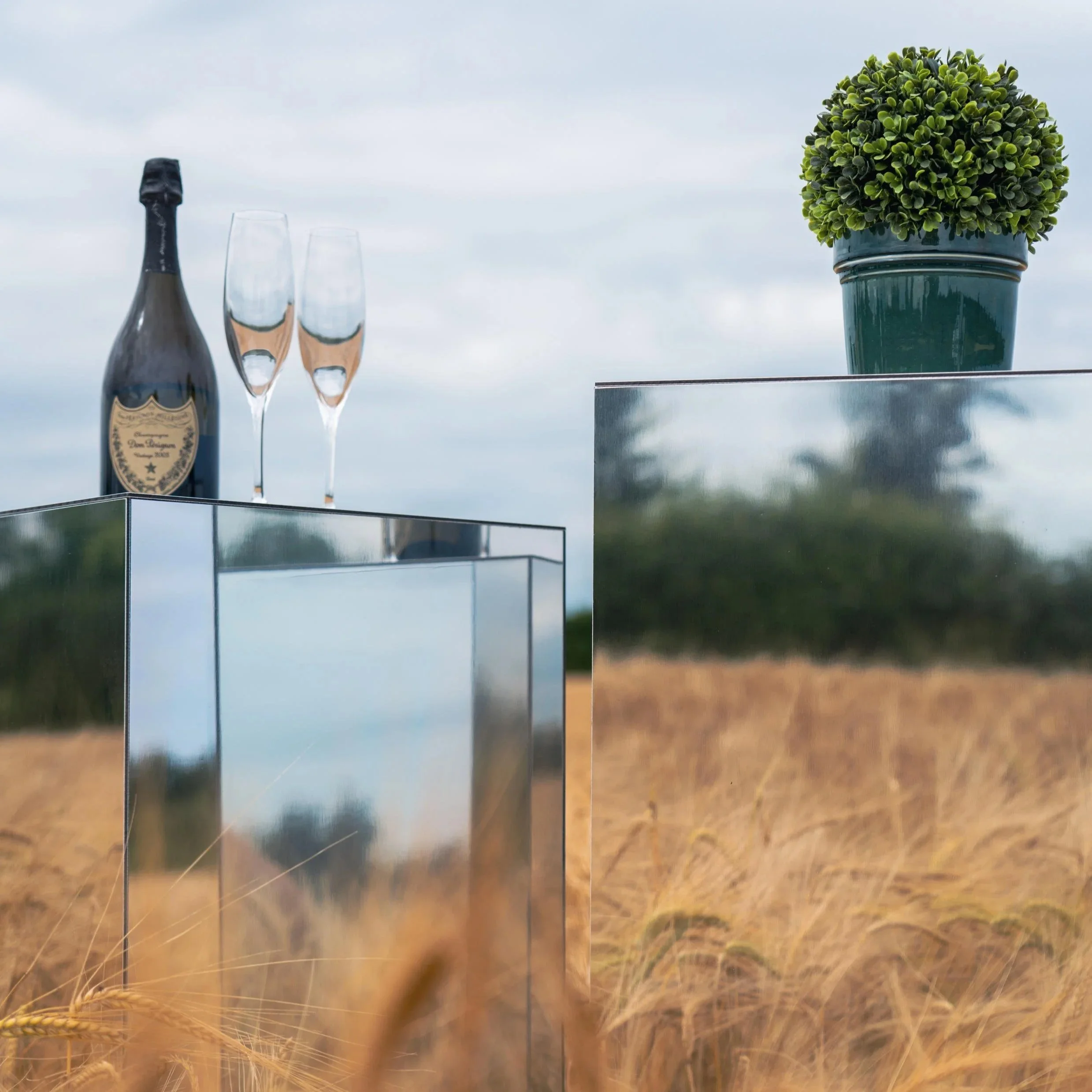 HIRE+LOVE+EVENT+HIRE+SILVER+MIRROR+PRODUCT+DISPLAY+PLINTH+INDOOR.jpg