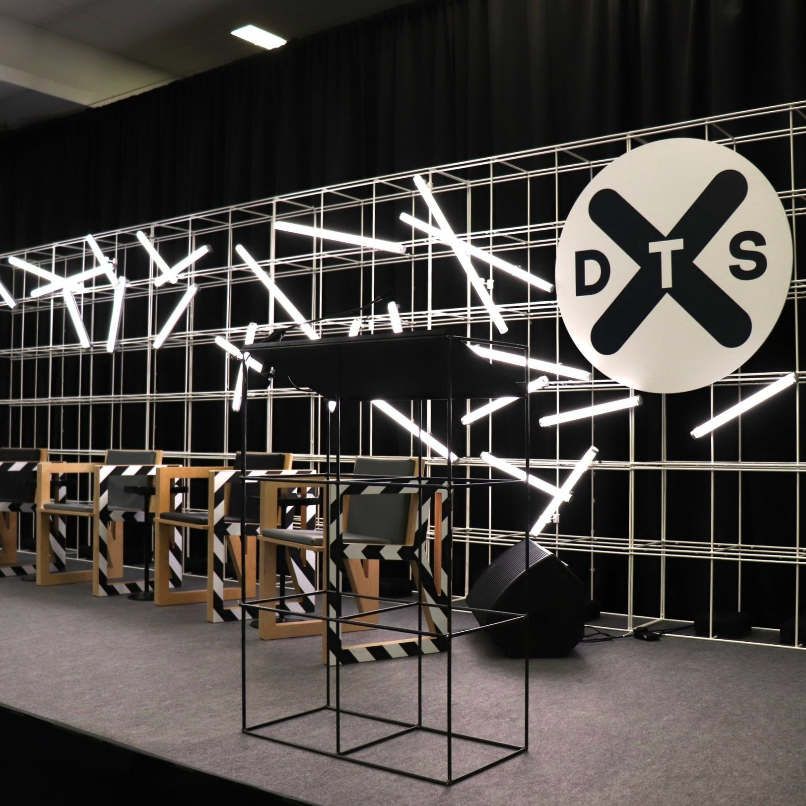 GRID WALL LECTERN