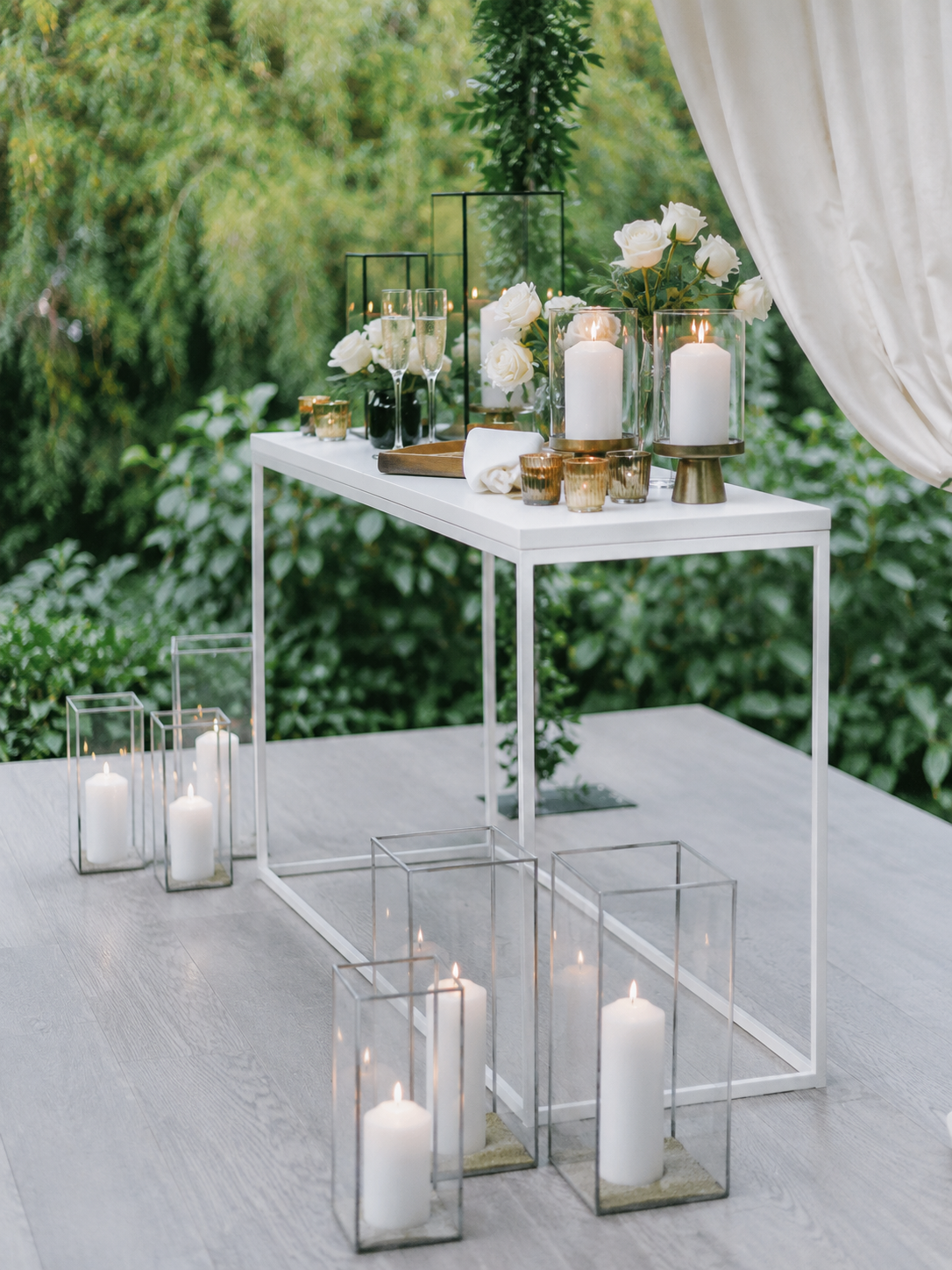 WHITE METAL CONSOLE TABLE