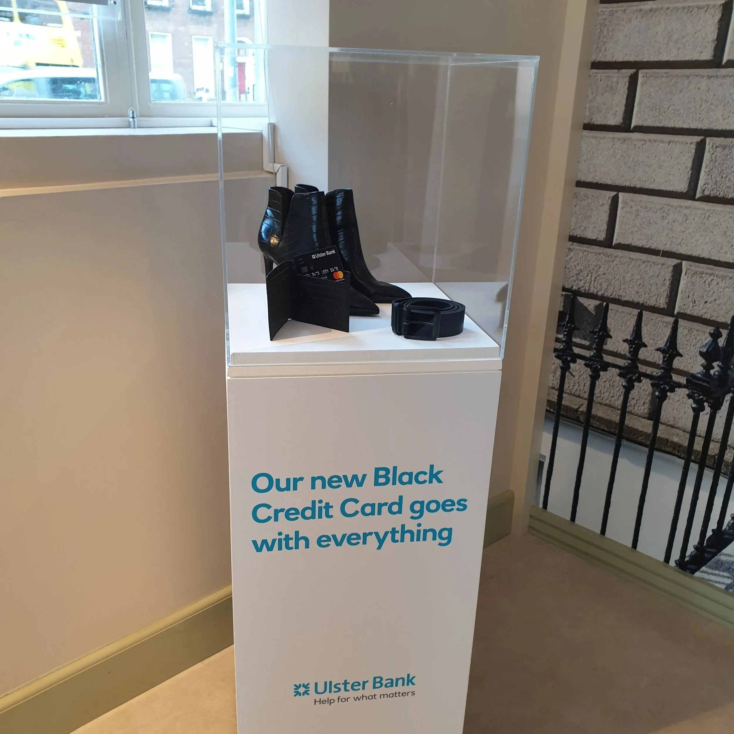 HIRE+LOVE+EVENT+HIRE+WHITE+PRODUCT+DISPLAY+PLINTH+WITH+GLASS+CASE.jpg