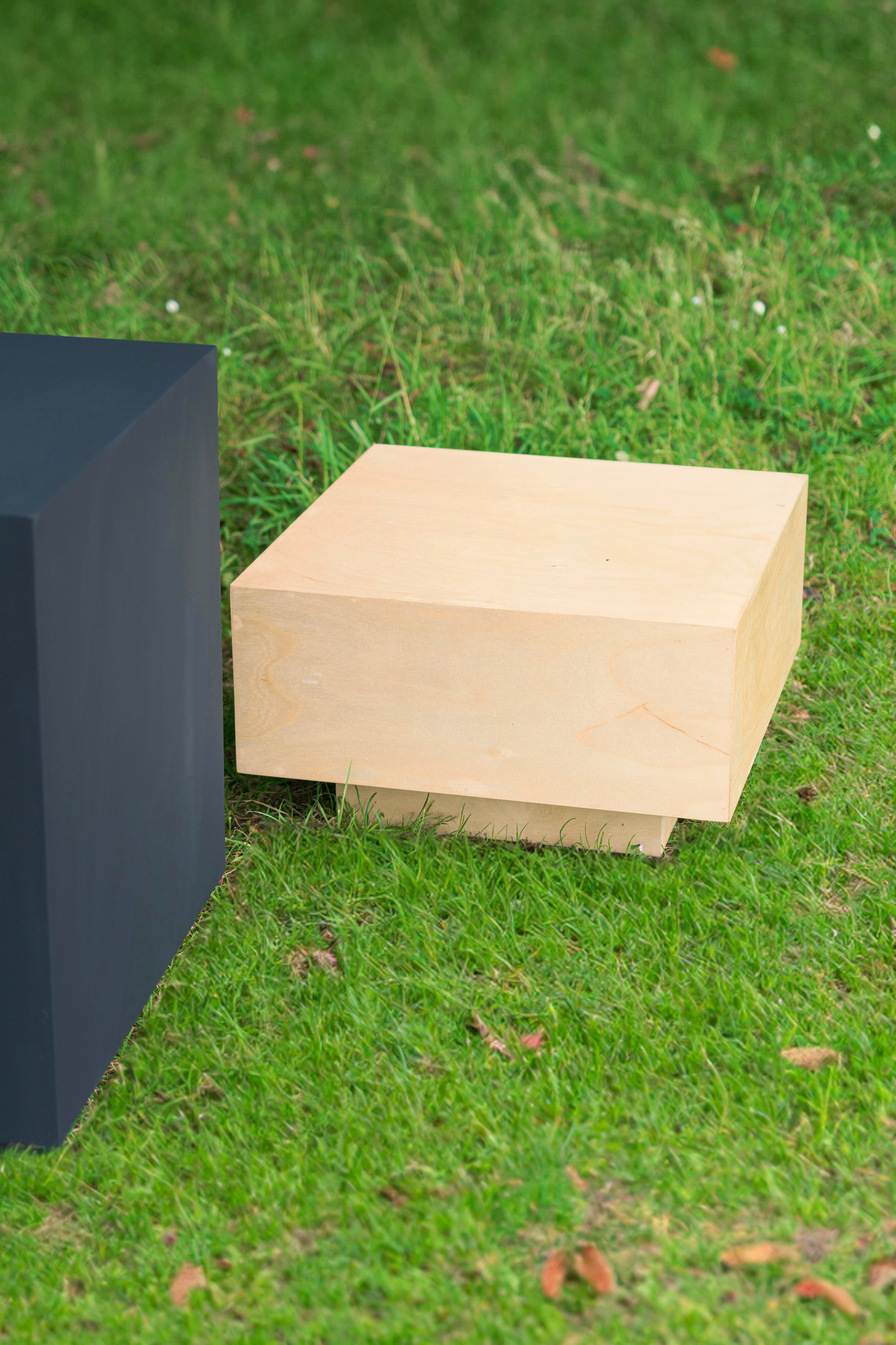 HIRE LOVE EVENT HIRE LOW SQUARE WHITE PRODUCT DISPLAY PLINTH.png