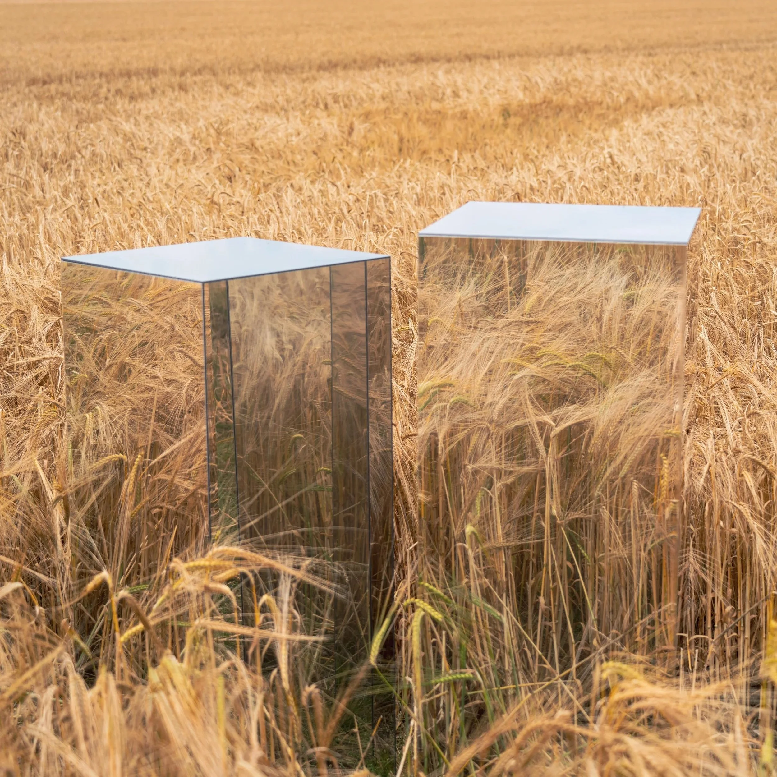 SILVER MIRROR DISPLAY PLINTH