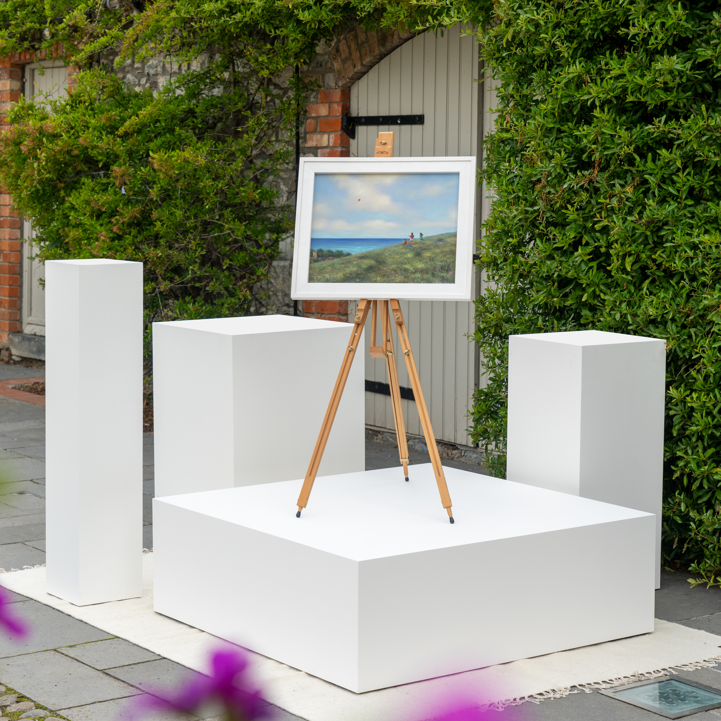 HIRE+LOVE+EVENT+HIRE+WHITE+SQUARE+PRODUCT+DISPLAY+PLINTH+OUTDOOR.png