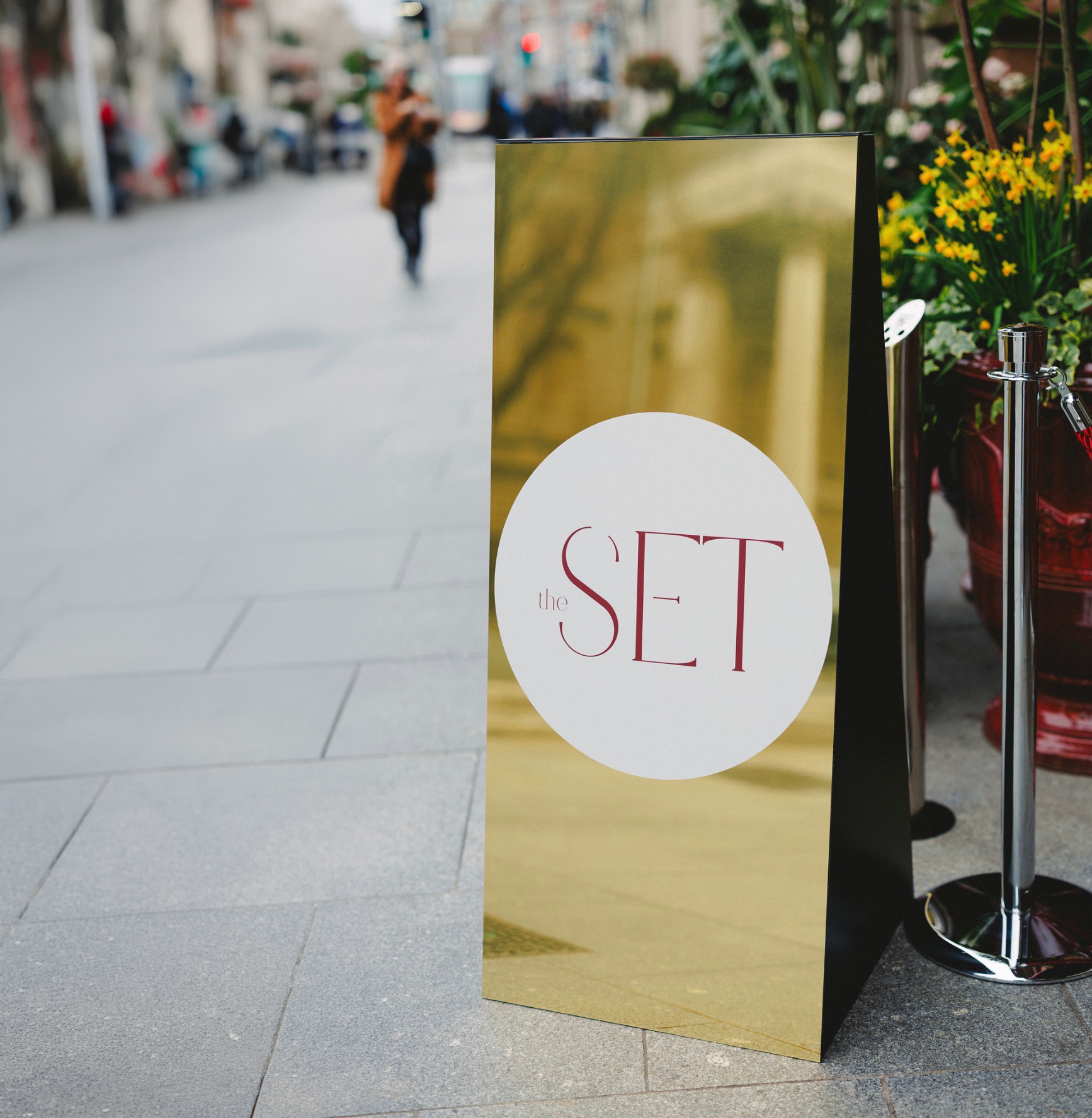 Gold wedge sign 3 - The set.png