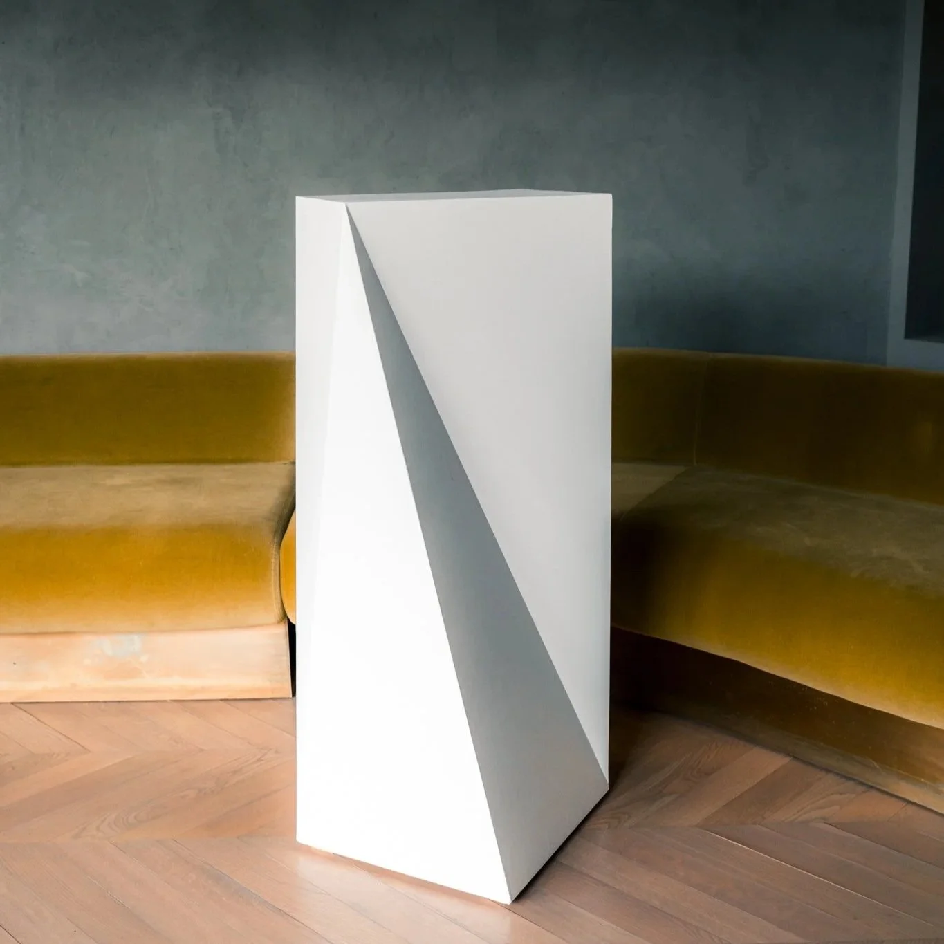 TWIST DISPLAY PLINTH