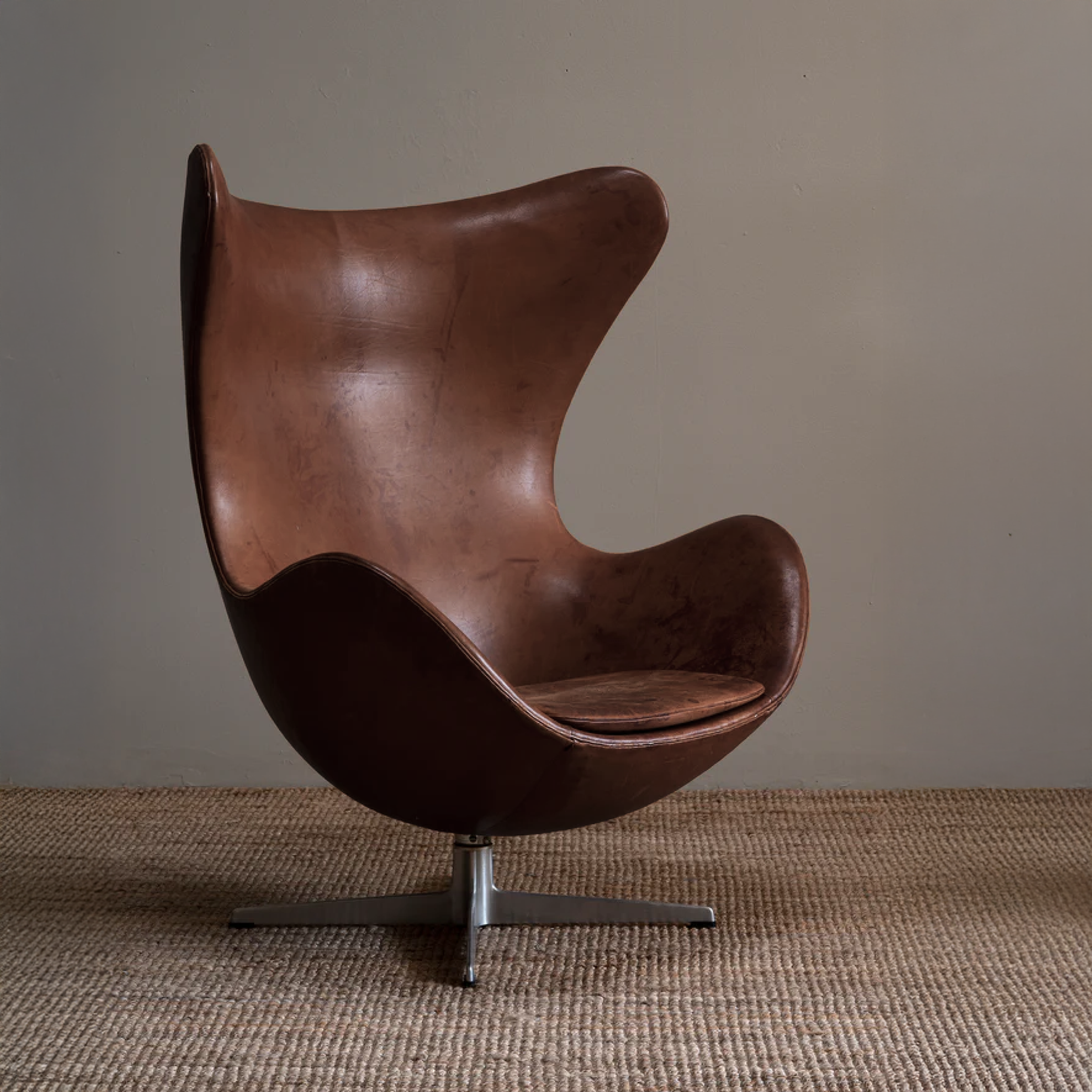 LEATHER EGG CHAIR