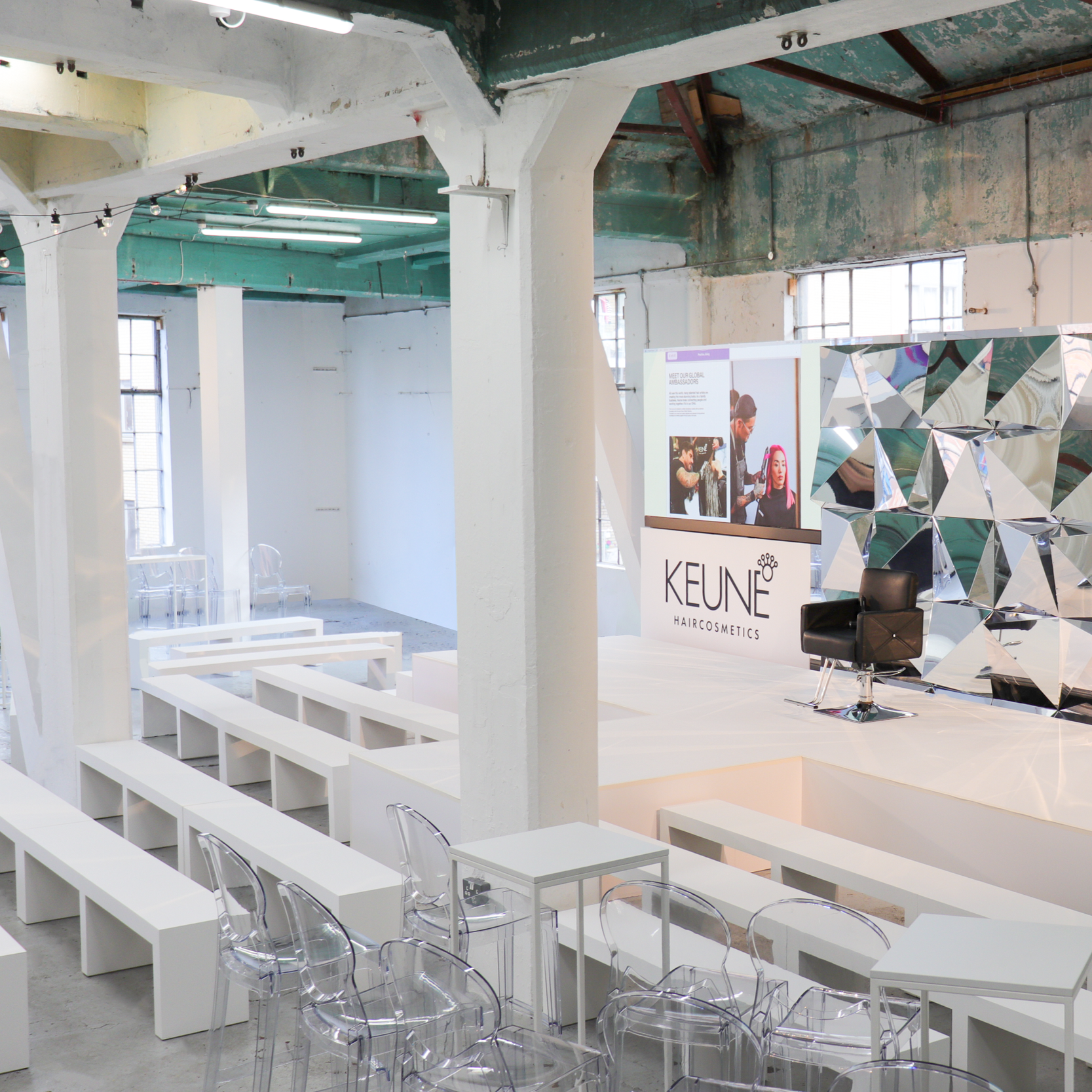 HIRE+LOVE+EVENT+HIRE+FURNITURE+WHITE+BENCH+SEAT+OUTDOOR.png