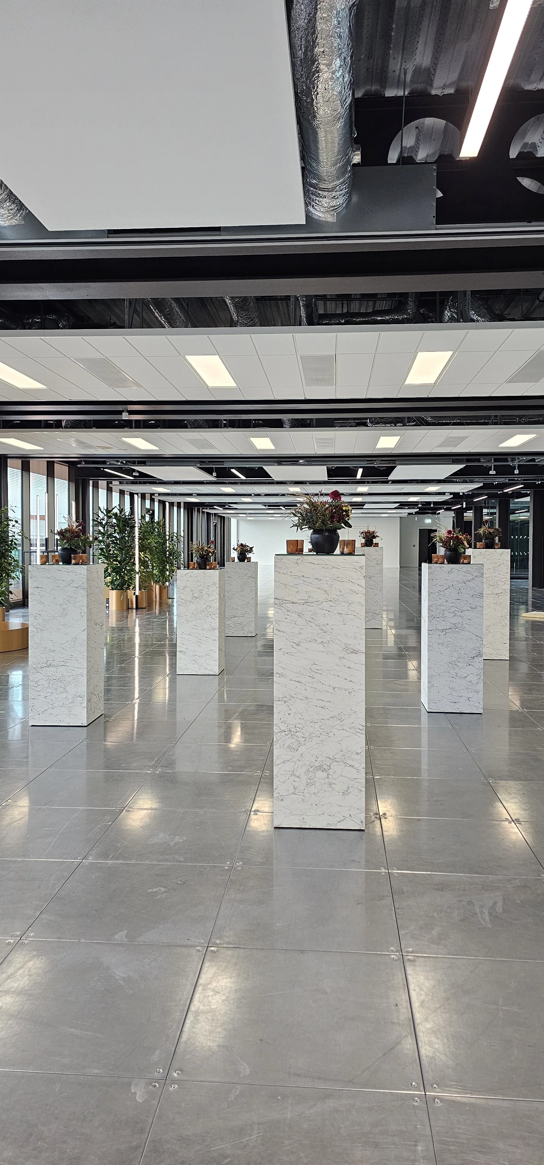 HIRE LOVE EVENT HIRE MARBLE PRODUCT DISPLAY PLINTH.jpg