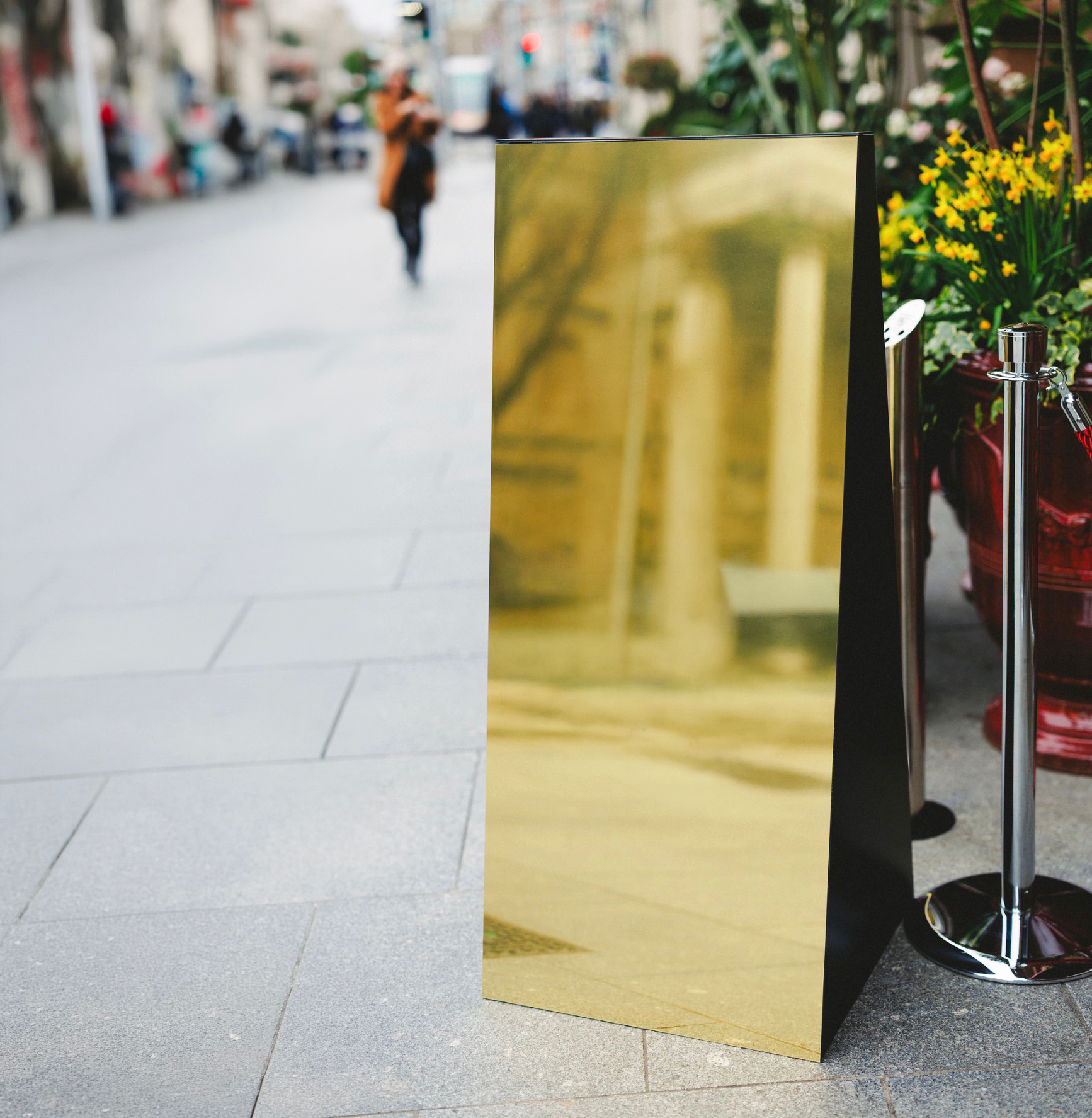 Gold wedge sign 4.png