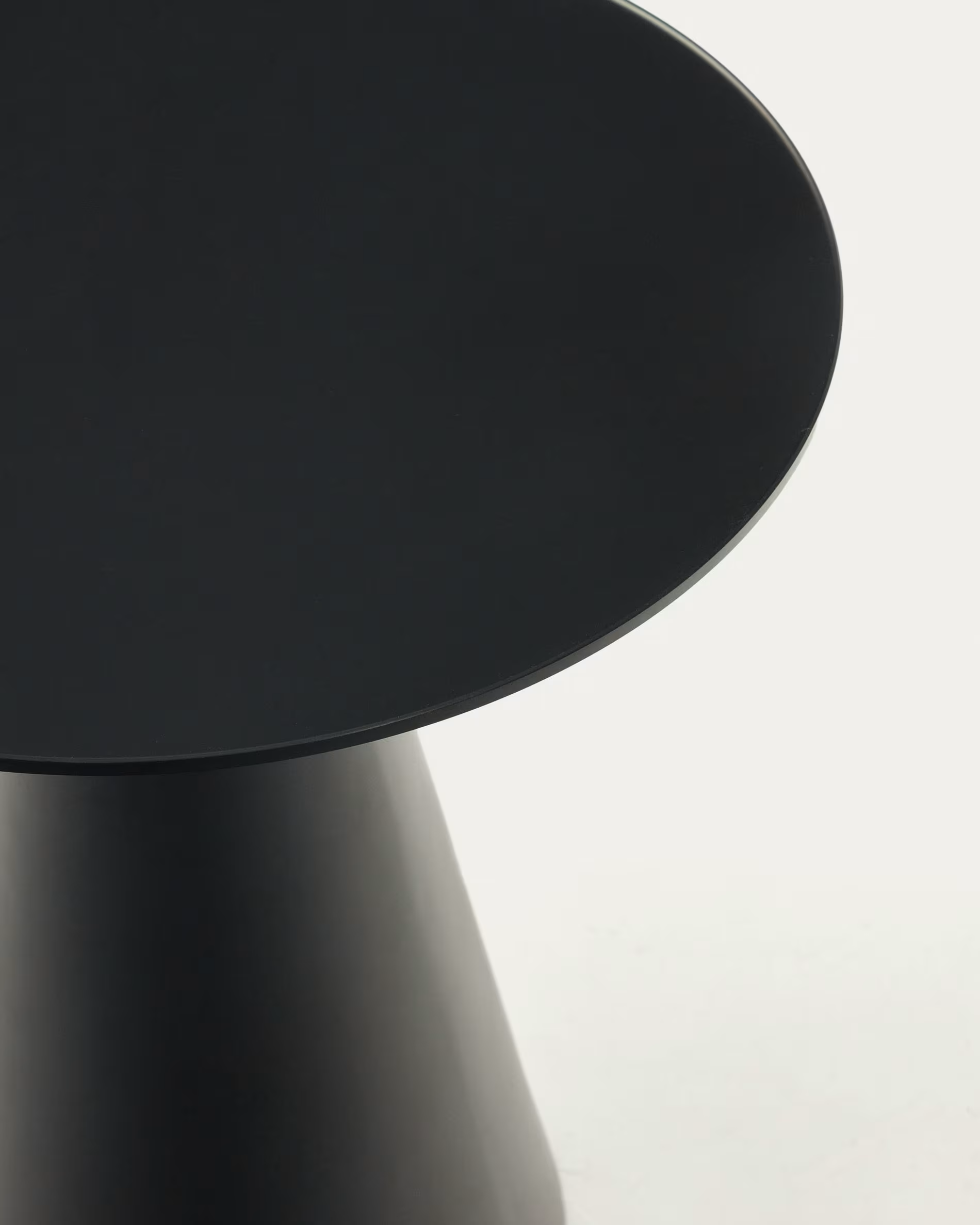 DUBH SIDE TABLE