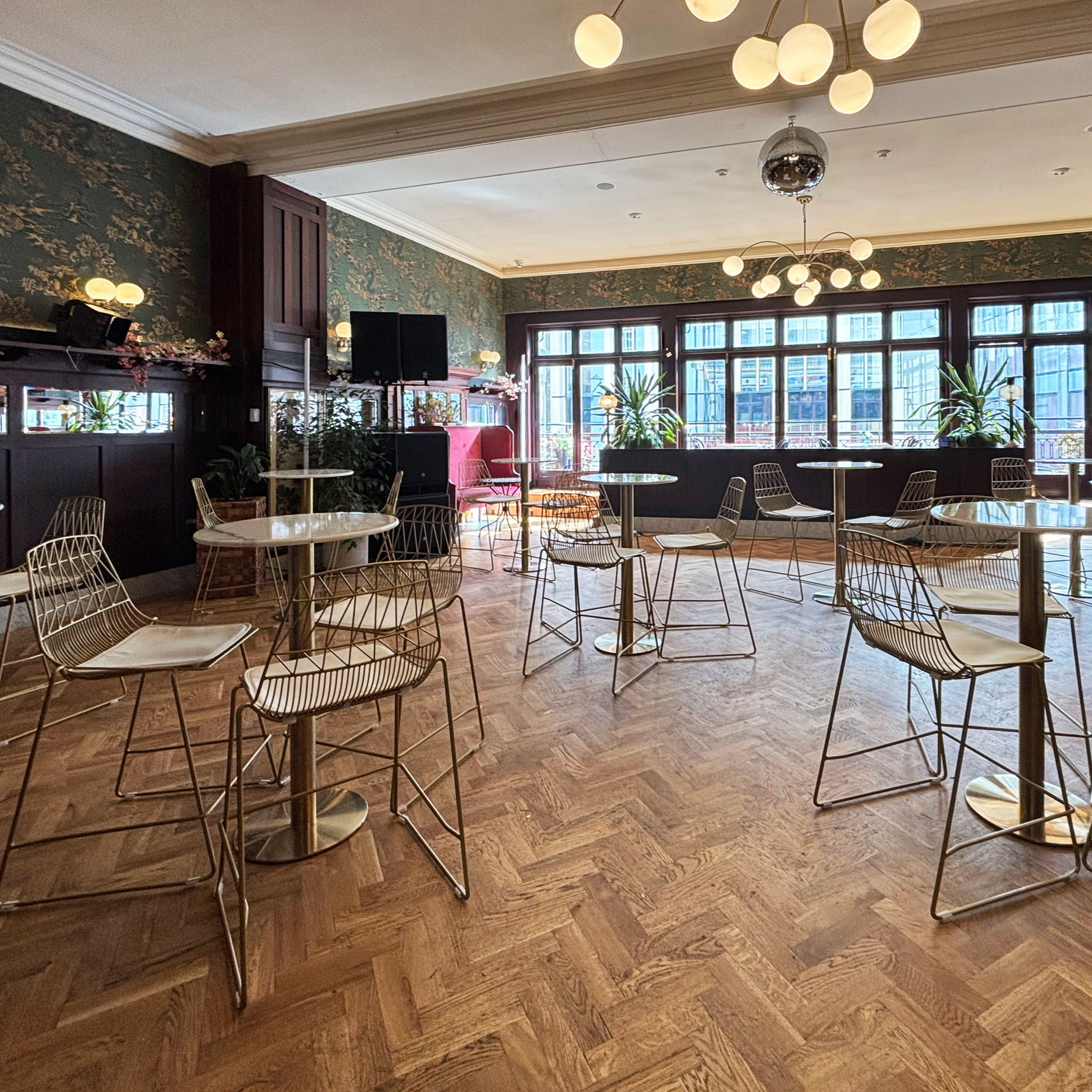 HIRE+LOVE+EVENT+HIRE+FURNITURE+GOLD+LUCY+WIRE+METAL+BAR+STOOL.png