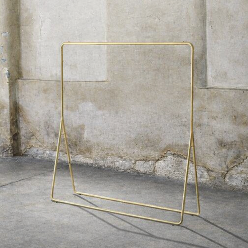 GARMENT RAIL + HANGERS