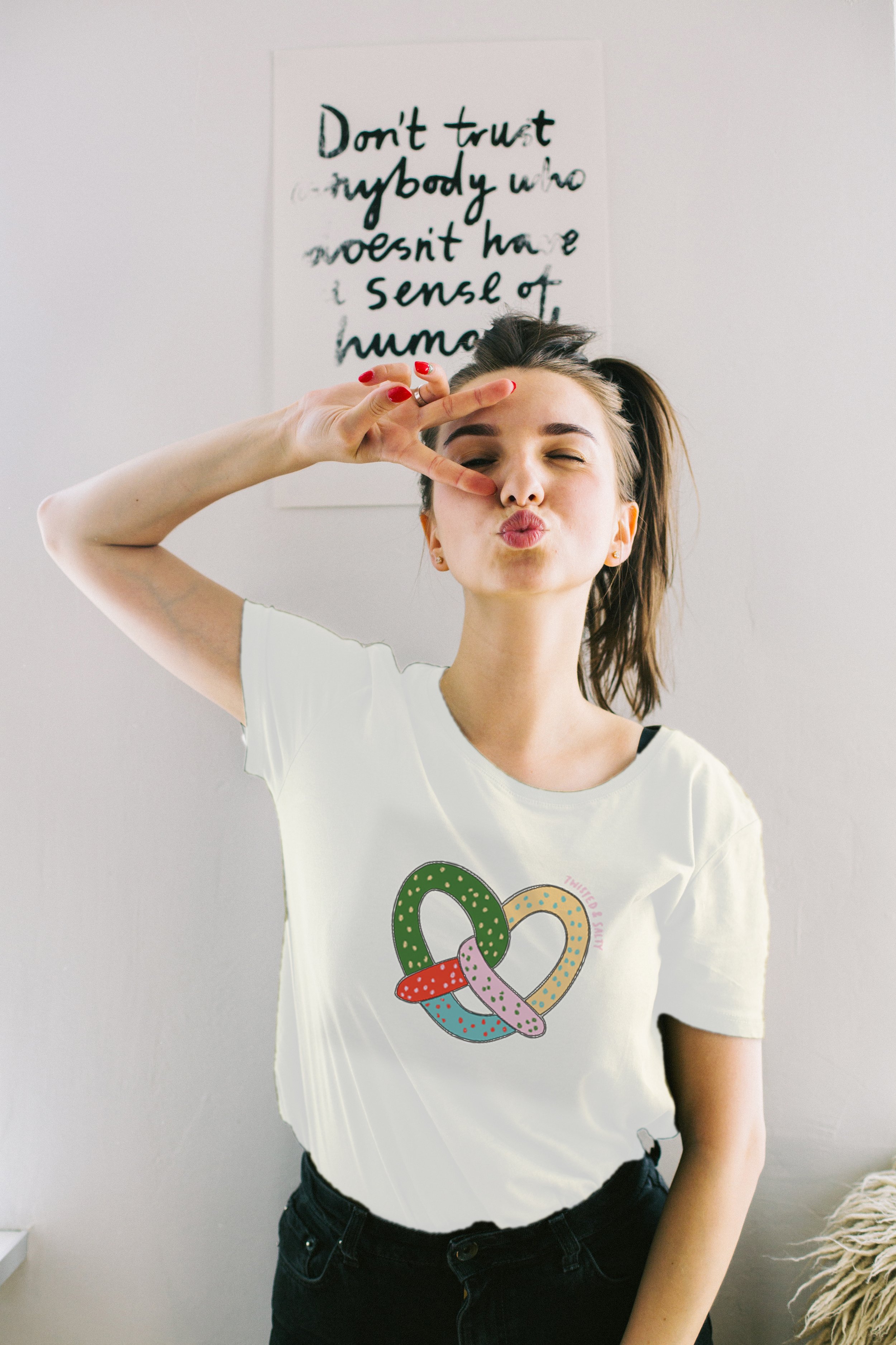 Free-Female-model-tshirt-mockup_test.jpg