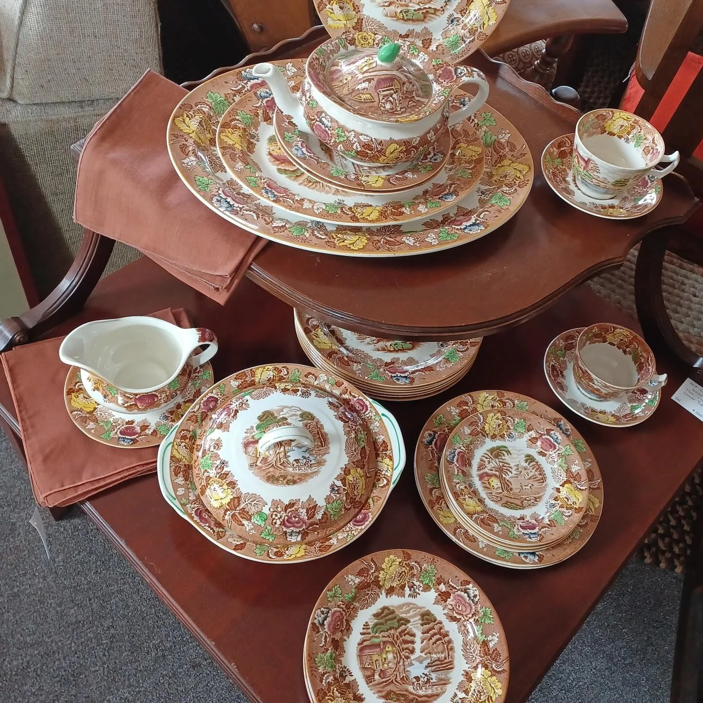 Get your table ready for Thanksgiving, it&rsquo;s sooner than you think! #englishscenery #englishsceneryplate #thanksgivingvintage