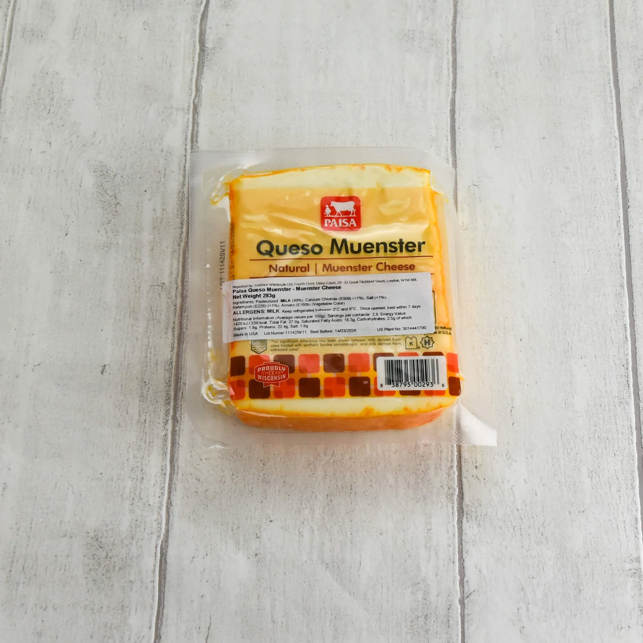 Queso Paisa venezolano Tiipo Muenster shown on white washed wooden board